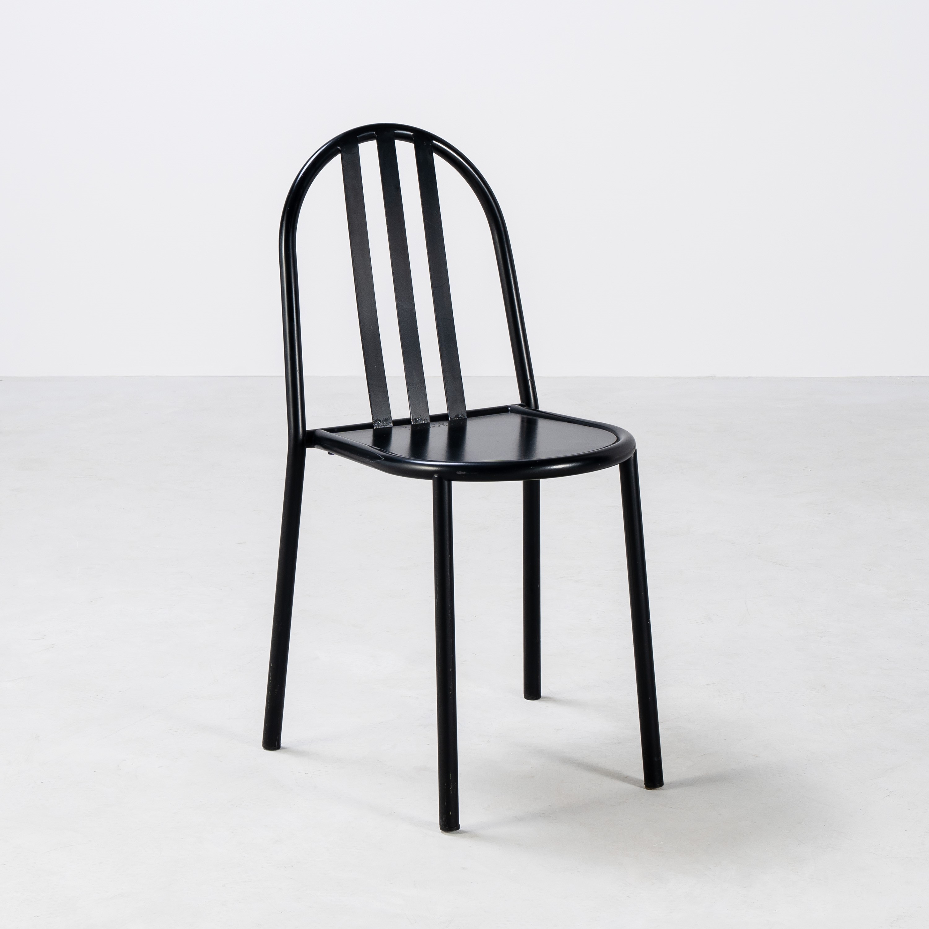 Sei sedie impilabili