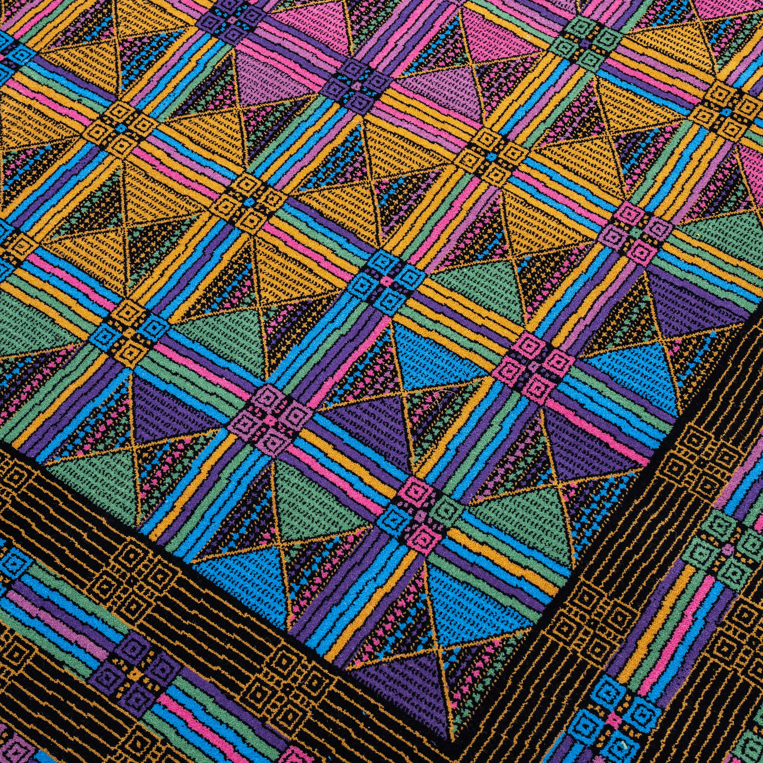 Tappeto con stampa geometrica