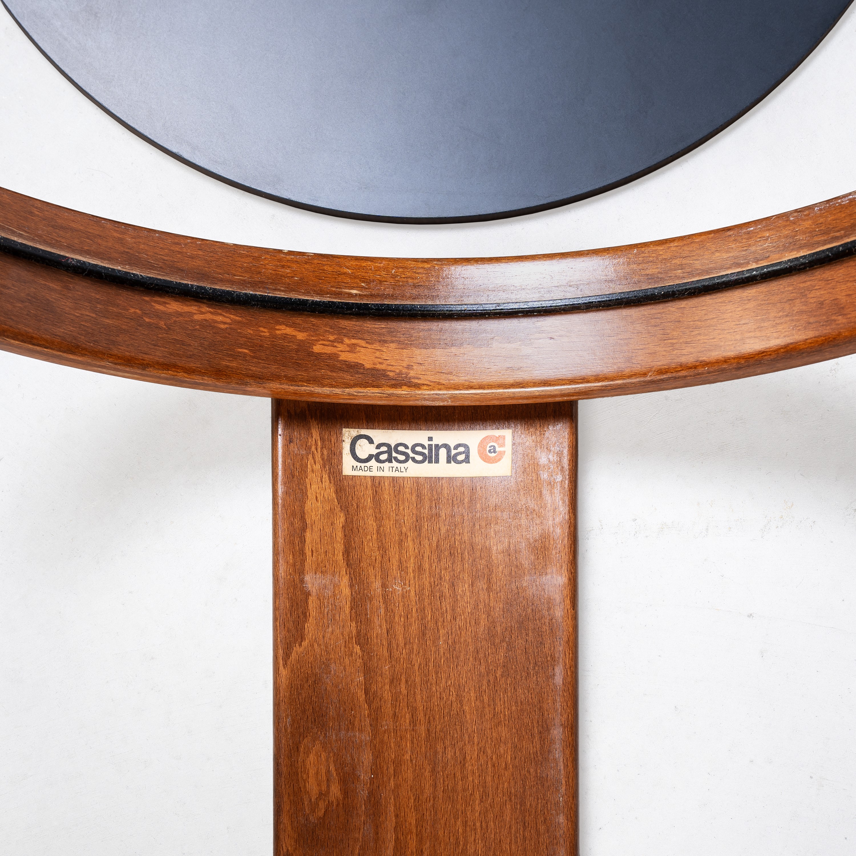 Quattro tavolini impilabili