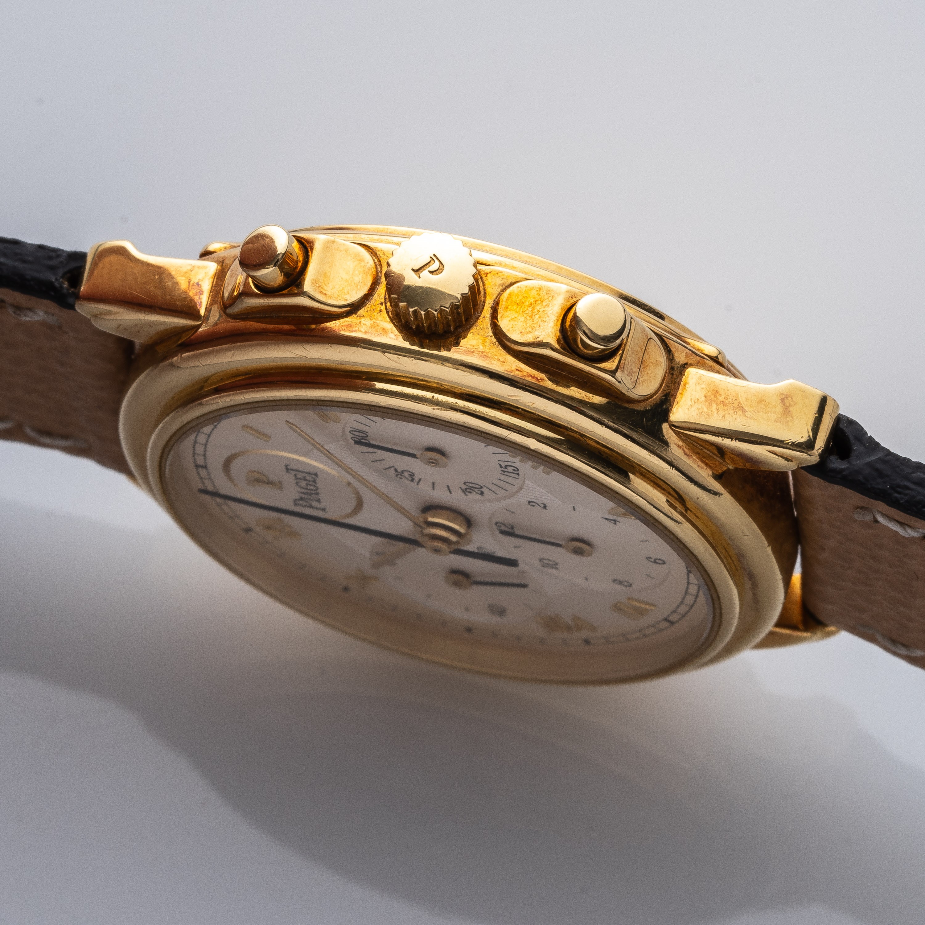 PIAGET - GOVERNEURCRONOGRAFO A CARICA MANUALE IN ORO GIALLO 18KT CON TASTI A POMPA E QUADRANTE BI...
