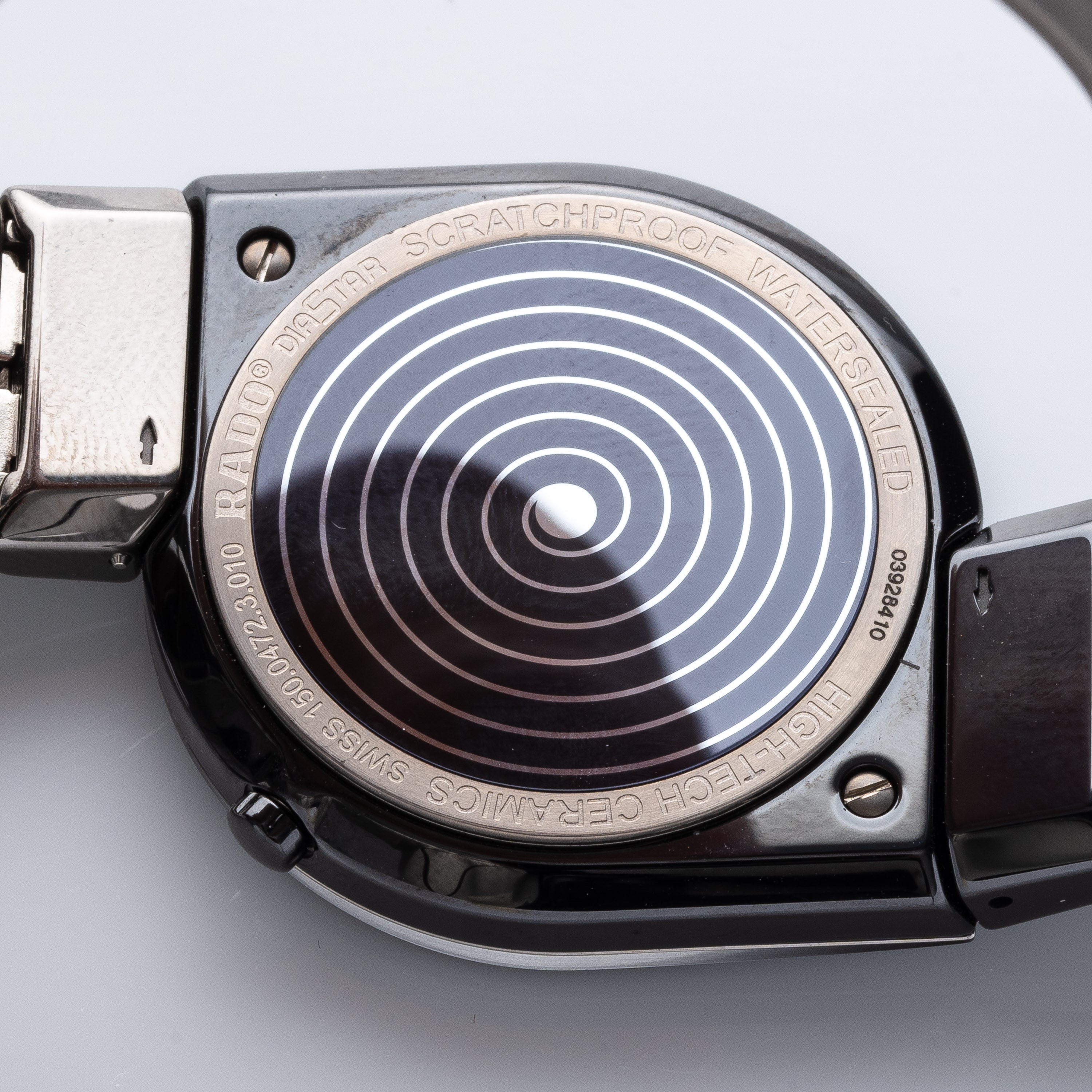 RADO - ASIMMETRICOOROLOGIO AL QUARZO CON CASSA ASIMMETRICA IN CERAMICA E QUADRANTE BITONALE.