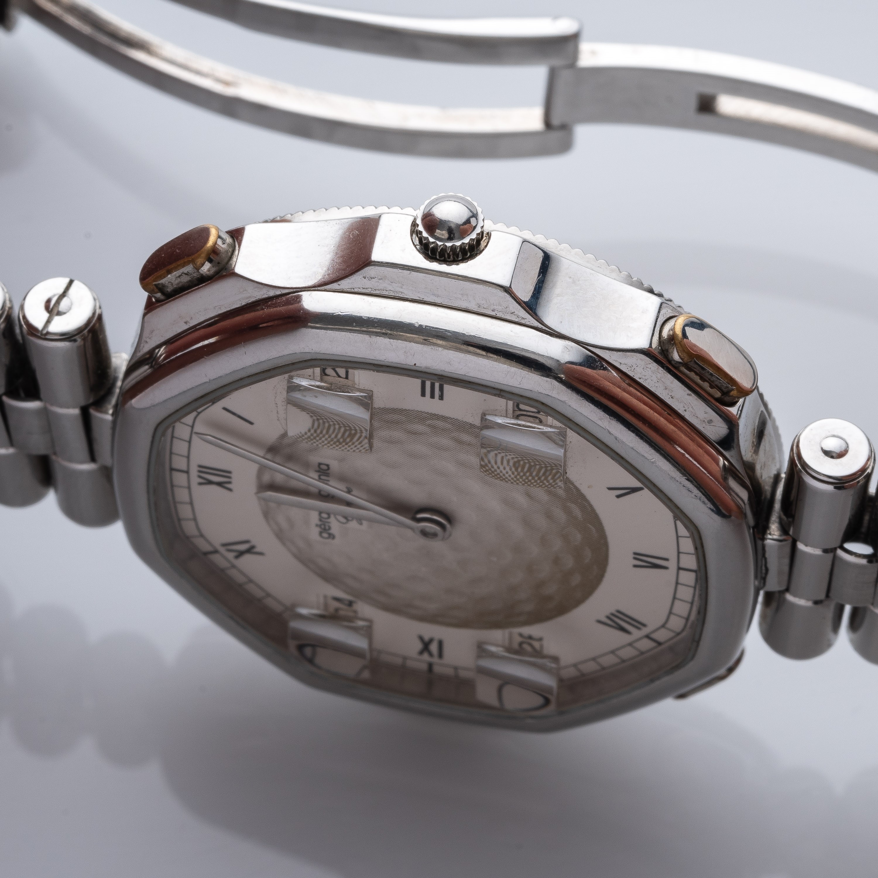 GERALD GENTA - L'OPENOROLOGIO IN ACCIAIO AL QUARZO CON CONTABUCHE DA GOLF.