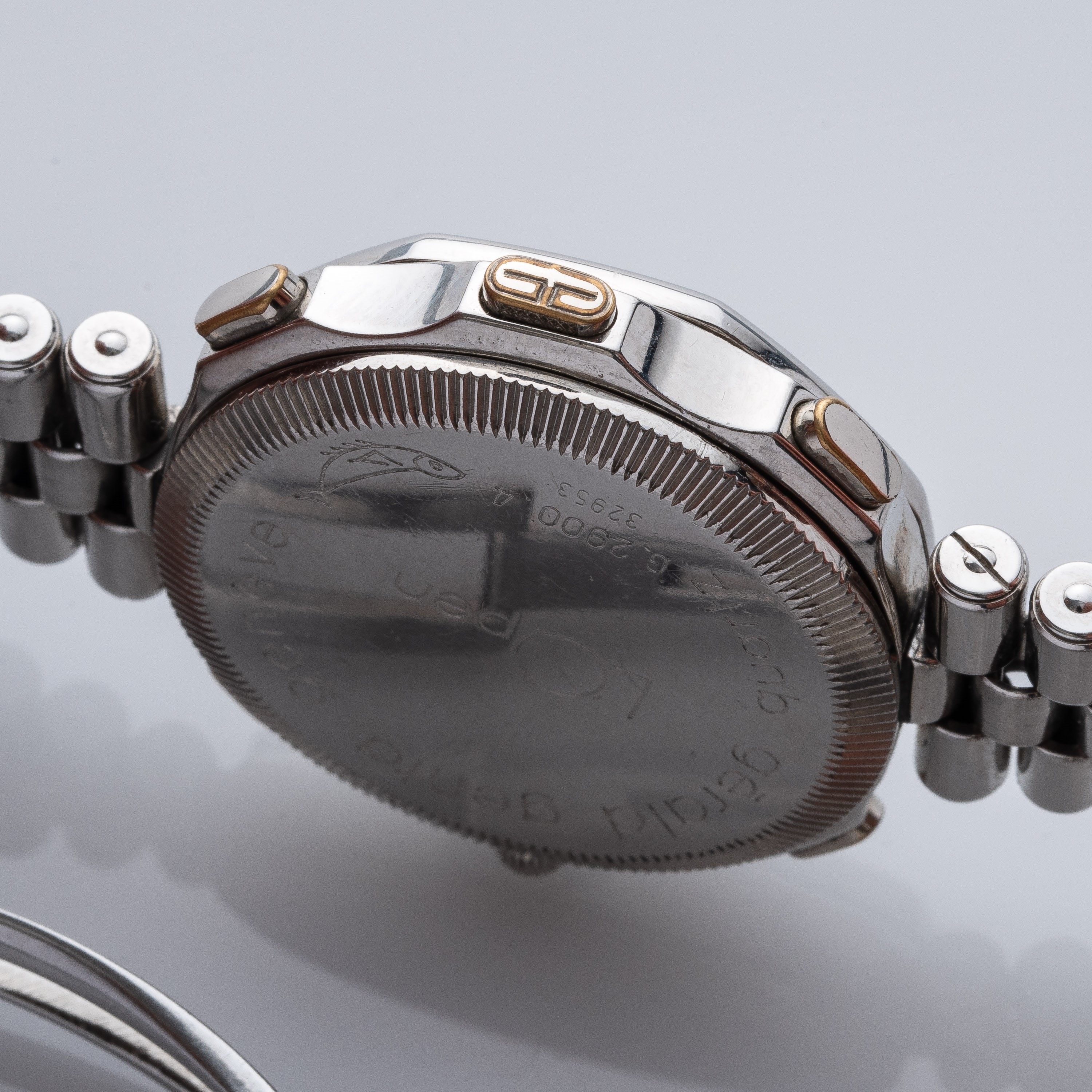 GERALD GENTA - L'OPENOROLOGIO IN ACCIAIO AL QUARZO CON CONTABUCHE DA GOLF.