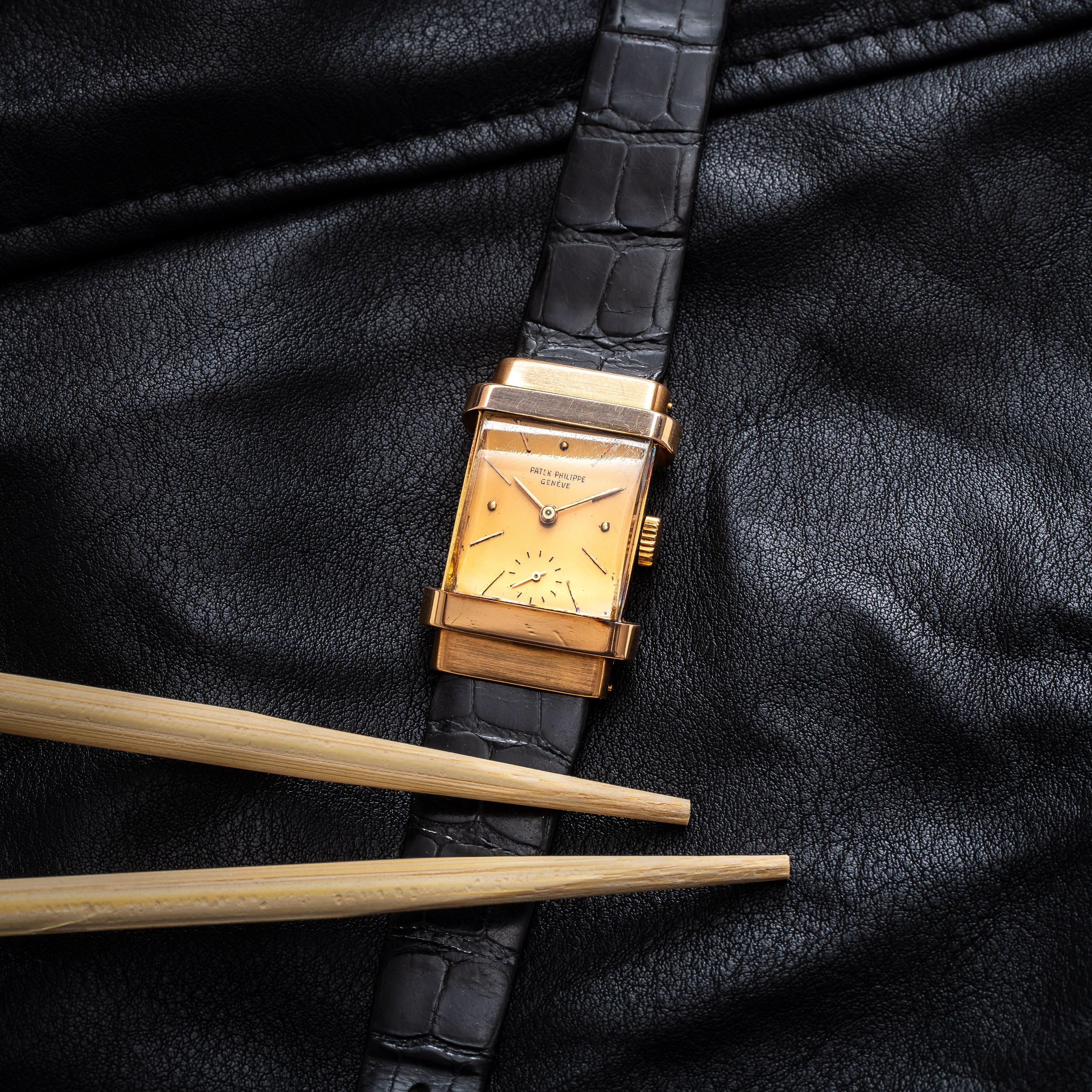 PATEK PHILIPPE - TANKOROLOGIO A CARICA MANUALE IN ORO ROSA 18KT CON CASSA DI FORMA.