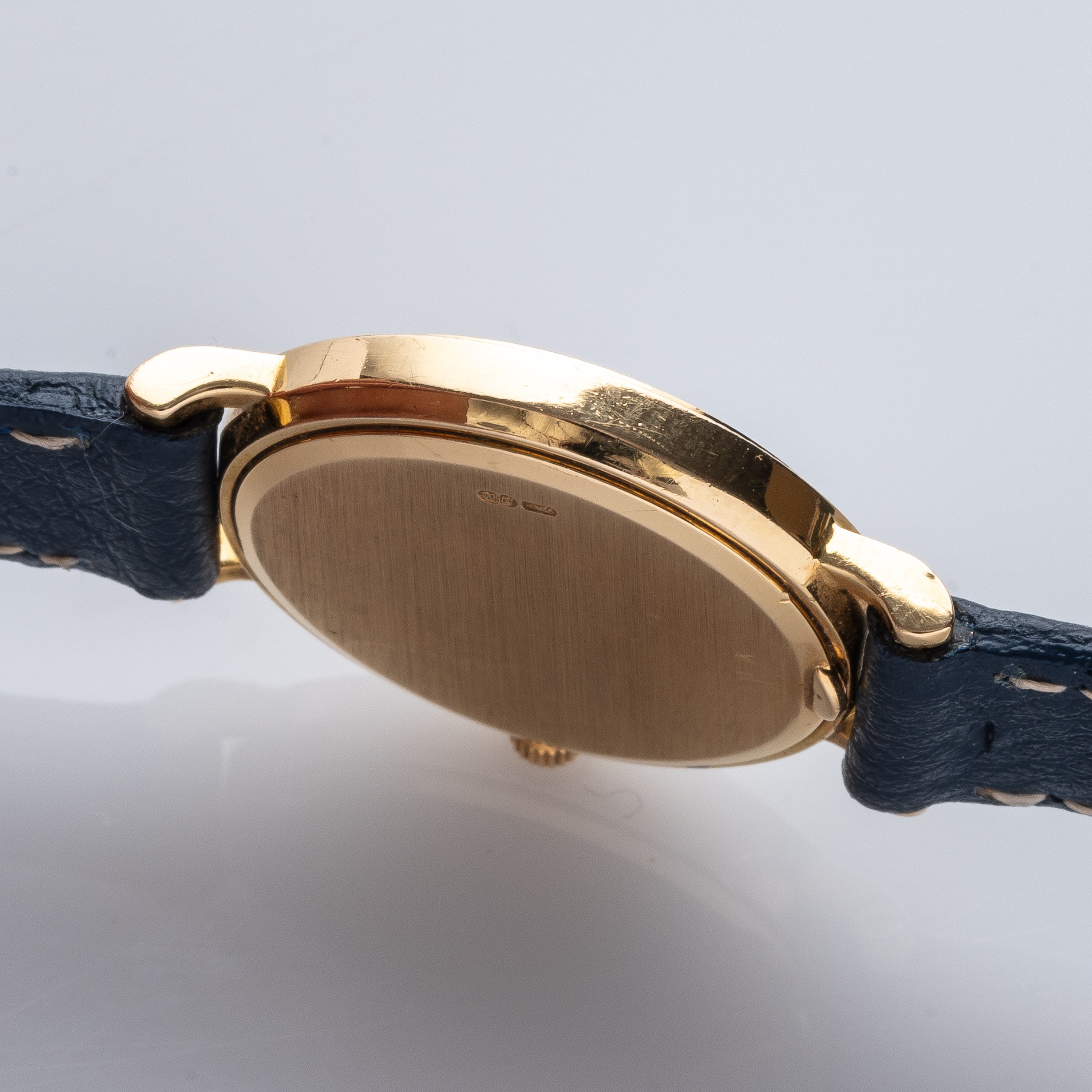 PATEK PHILIPPE - CALATRAVAOROLOGIO DA DONNA AL QUARZO IN ORO GIALLO 18KT CON CASSA TAPESTRY.