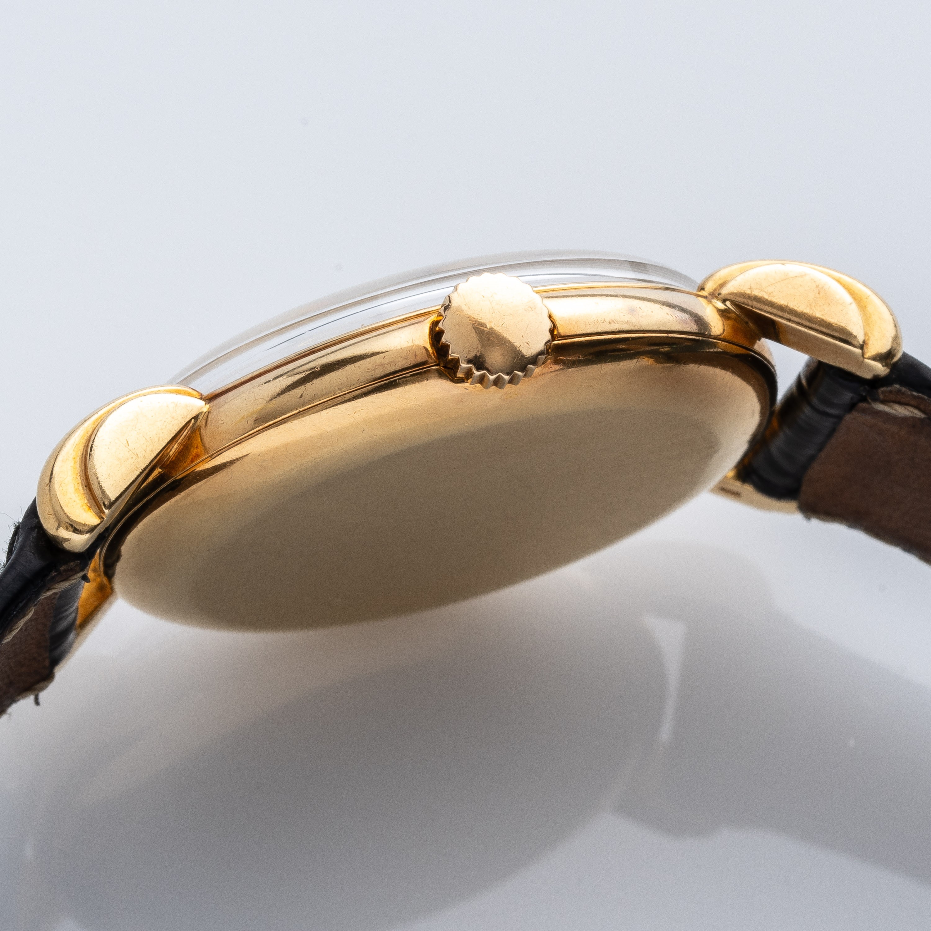 PATEK PHILIPPE - CALATRAVAOROLOGIO SOLO TEMPO A CARICA MANUALE IN ORO GIALLO 18KT CON ANSE A RAGN...