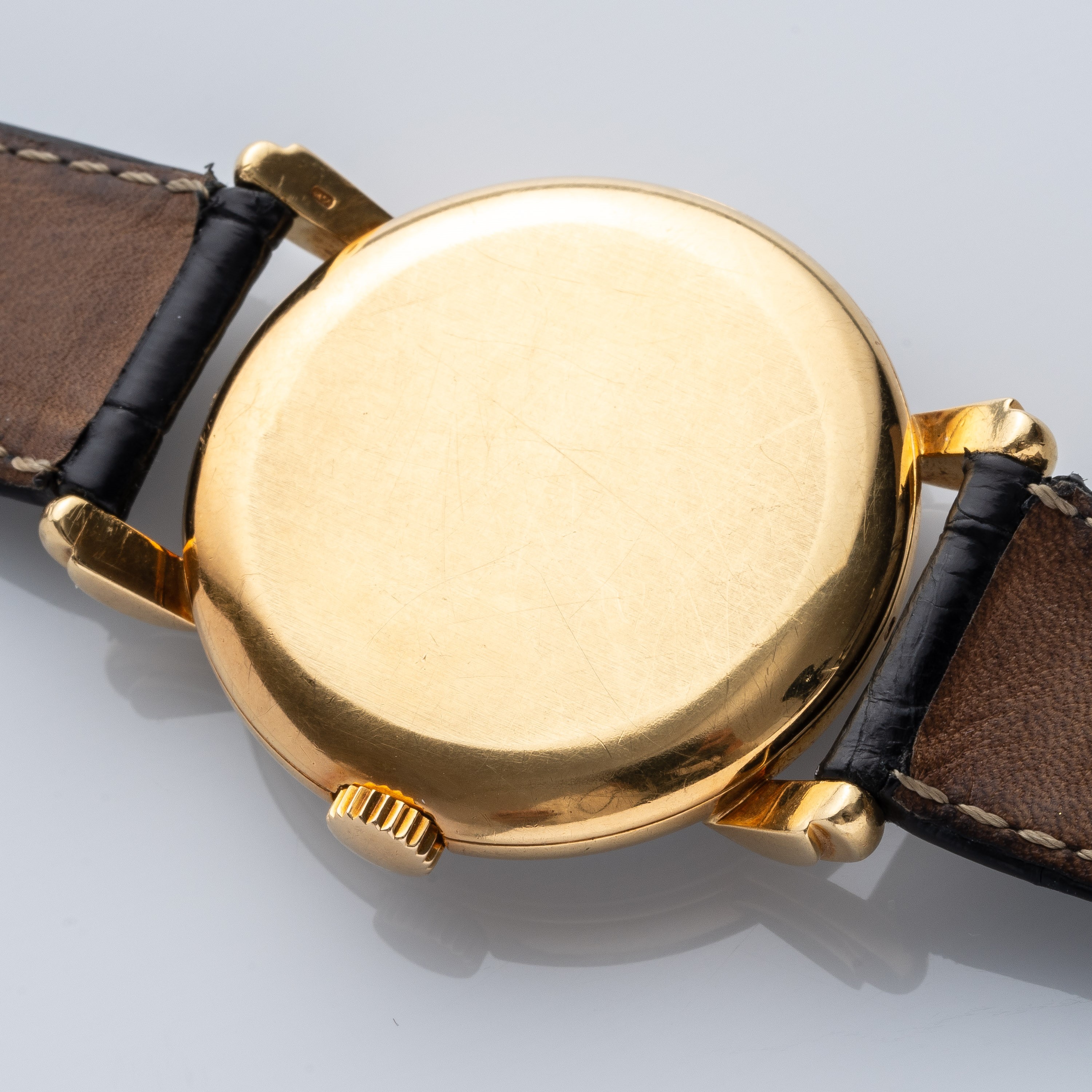 PATEK PHILIPPE - CALATRAVAOROLOGIO SOLO TEMPO A CARICA MANUALE IN ORO GIALLO 18KT CON ANSE A RAGN...