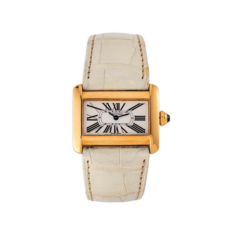 CARTIER - TANK DIVANOROLOGIO SOLO TEMPO AL QUARZO IN ORO GIALLO 18KT E CON QUADRANTE BIANCO.