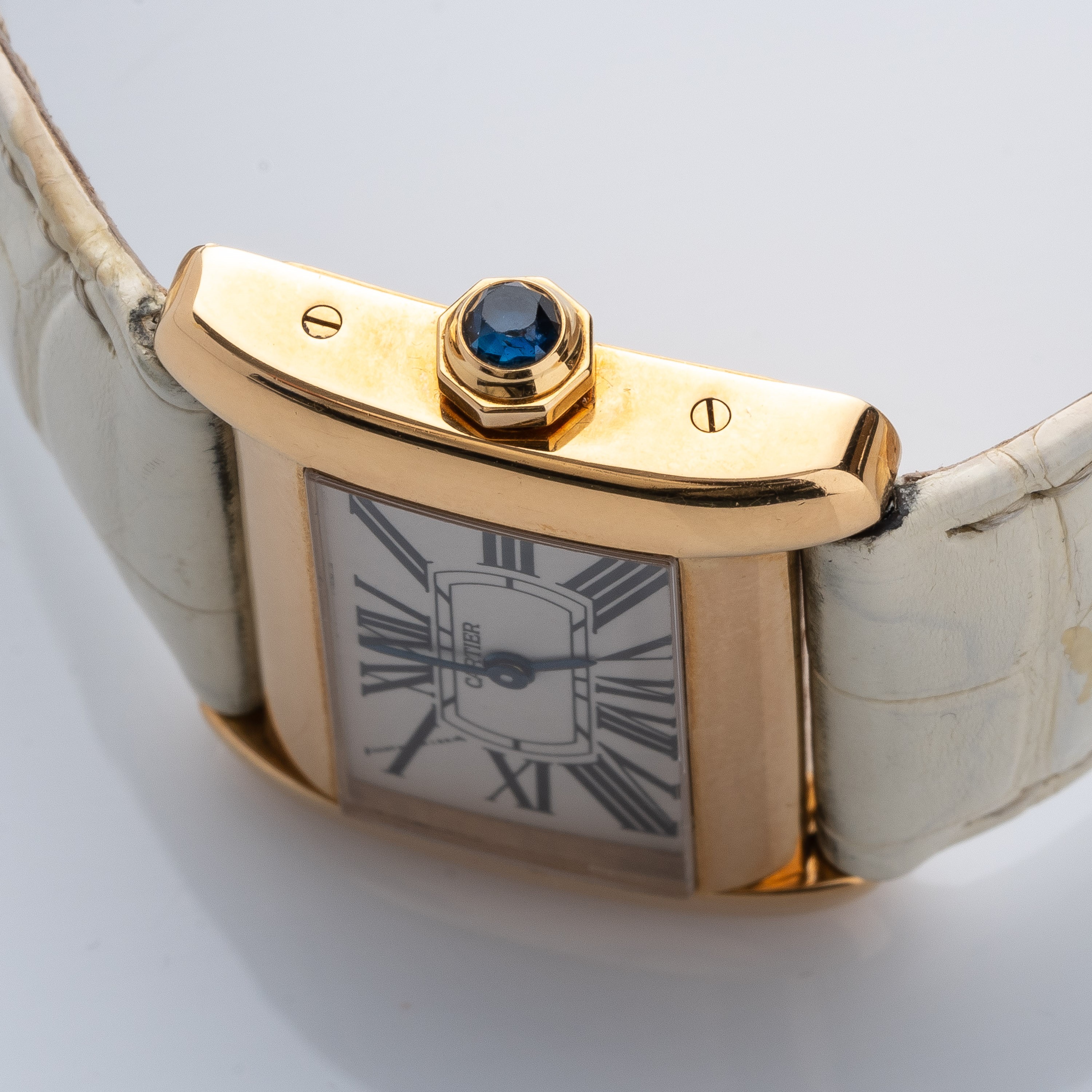CARTIER - TANK DIVANOROLOGIO SOLO TEMPO AL QUARZO IN ORO GIALLO 18KT E CON QUADRANTE BIANCO.