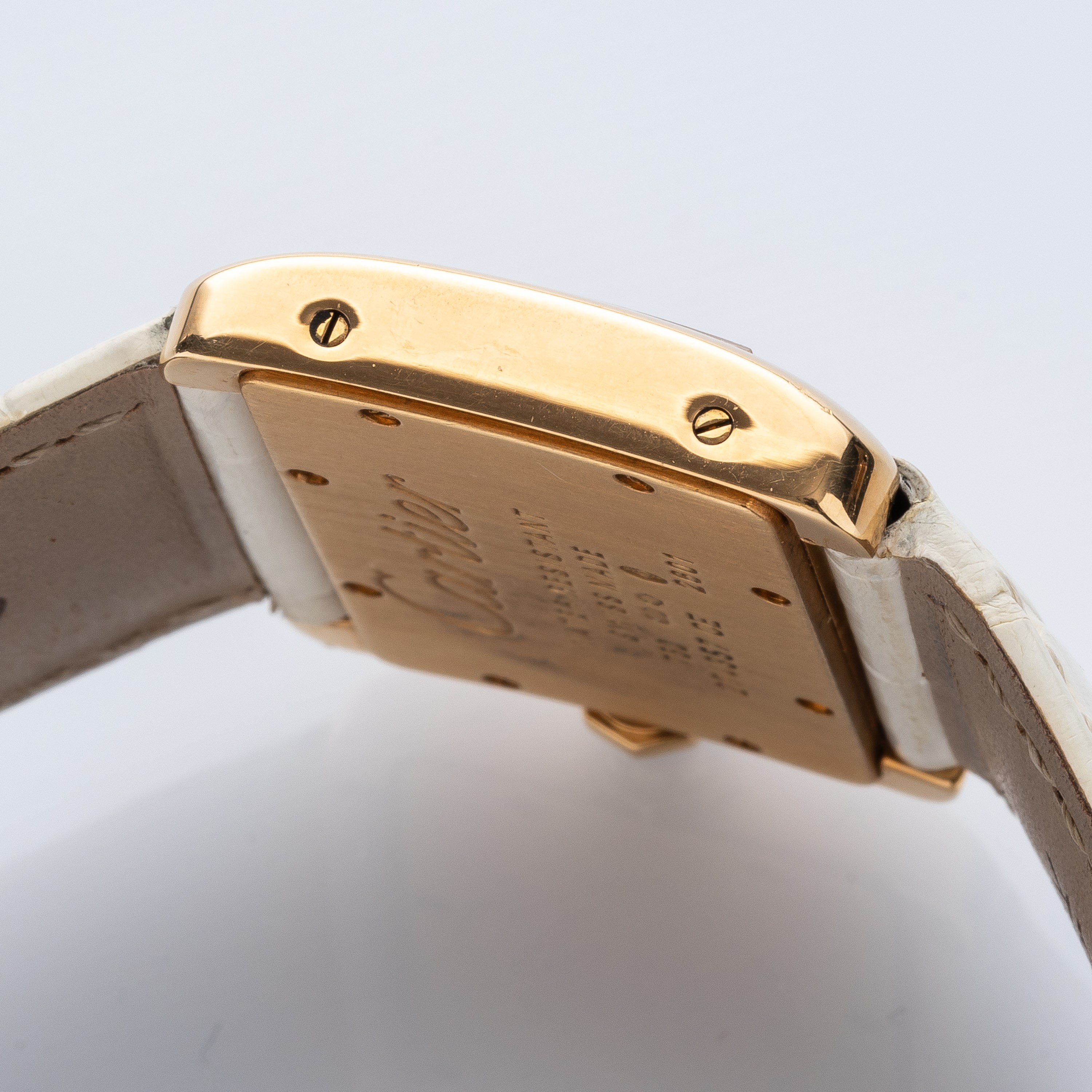 CARTIER - TANK DIVANOROLOGIO SOLO TEMPO AL QUARZO IN ORO GIALLO 18KT E CON QUADRANTE BIANCO.