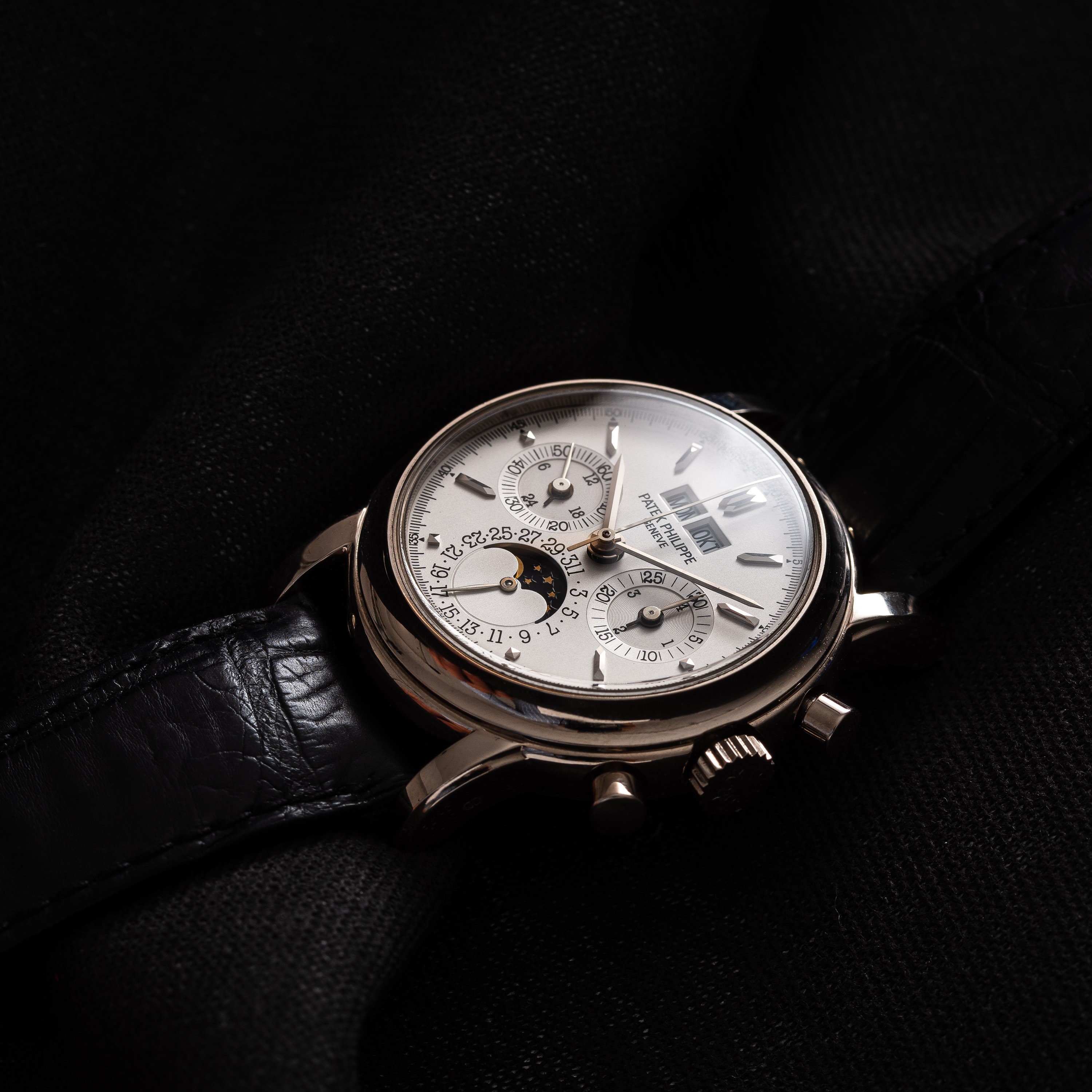 PATEK PHILIPPE - CRONOGRAFOCALENDARIO PERPETUO A CARICA MANUALE IN ORO BIANCO 18KT ON QUADRANTE B...