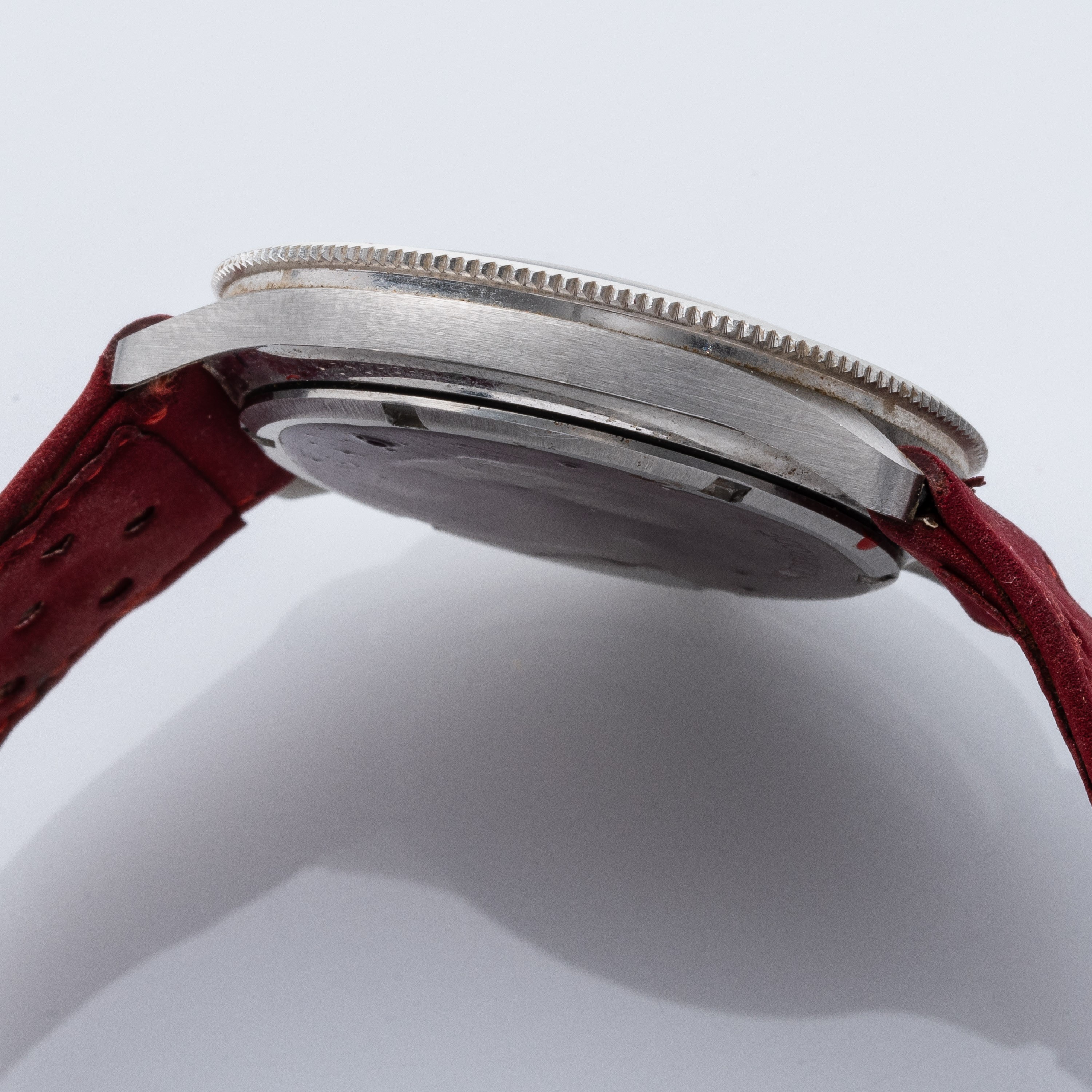 OMEGA - GENEVEOROLOGIO A CARICA MANUALE CON TRE SFERE E SECONDI AL CENTRO.