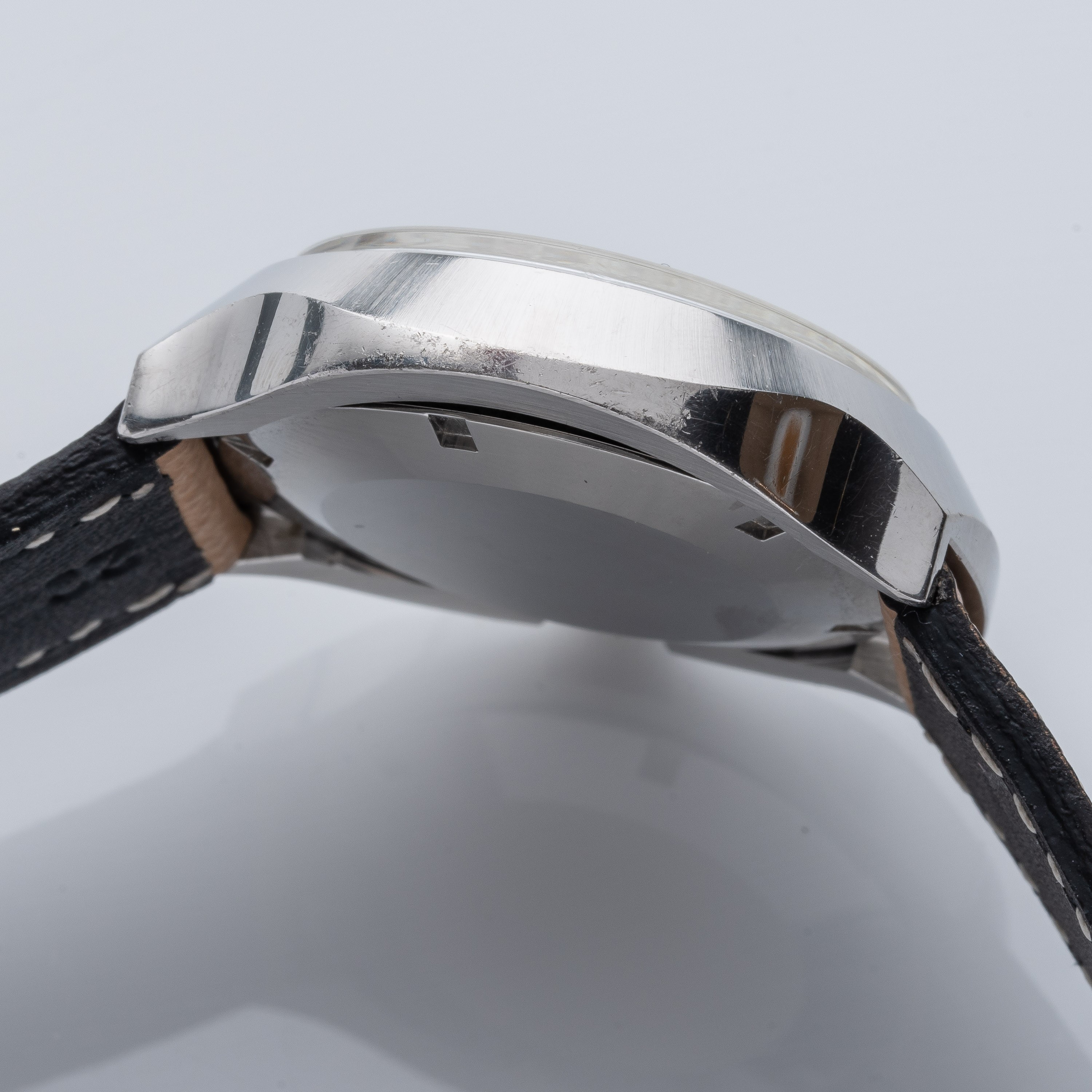 OMEGA - STINGRAYOROLOGIO A CARICA AUTOMATICA IN ACCIAIO CON DATARIO AD ORE TRE.