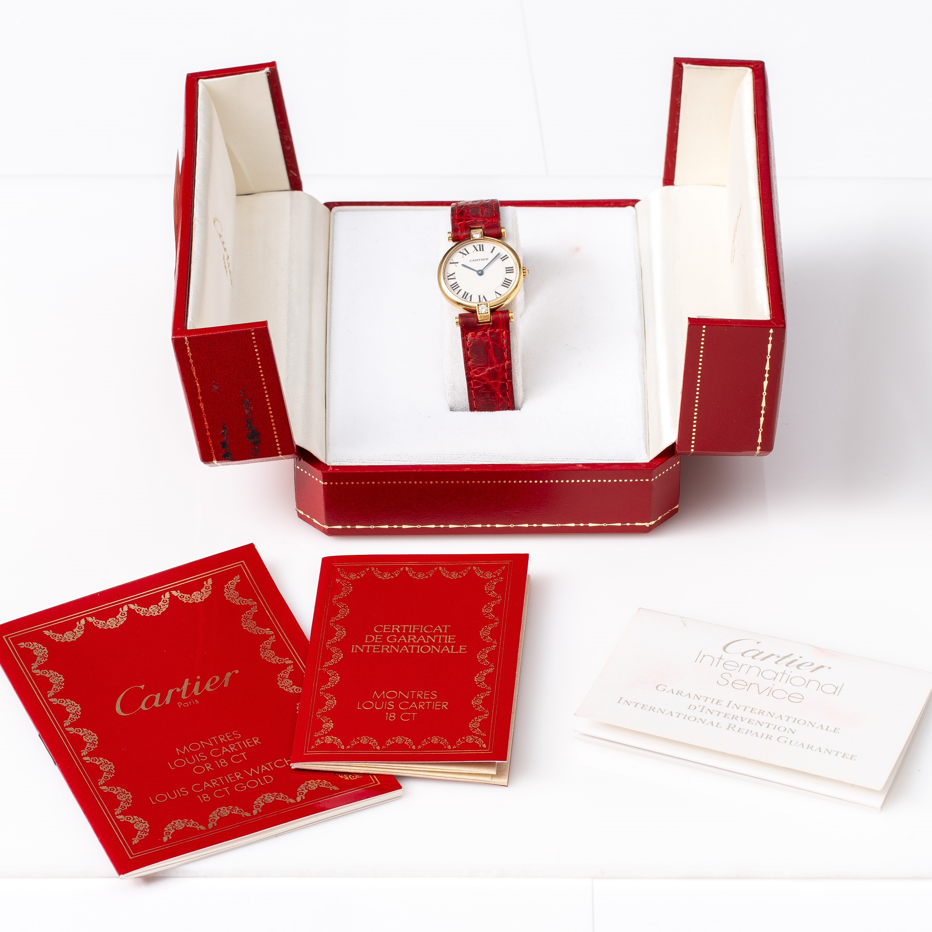 CARTIER - VENDOMEOROLOGIO SOLO TEMPO DA DONNA IN ORO GIALLO 18KT E DIAMANTI A CARICA AL QUARZO.