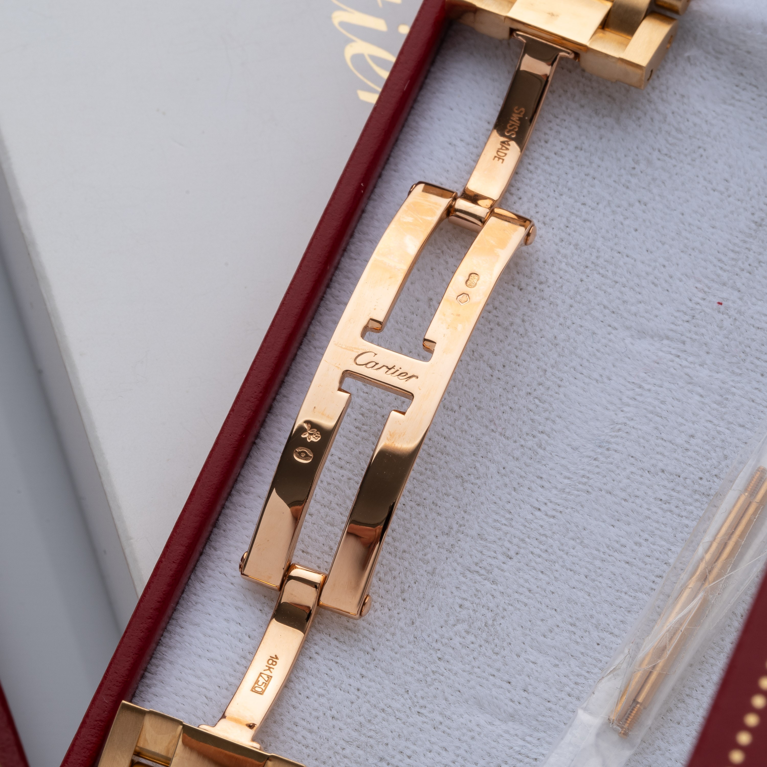 CARTIER - BRACCIALE A 'FERROVIA' PER TANK AMERICAINE IN ORO 18KT.