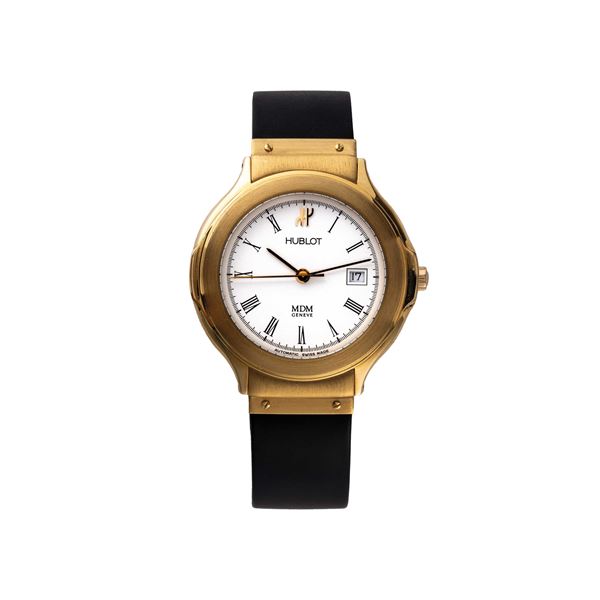 HUBLOT : HUBLOT - MDM OROLOGIO SOLO TEMPO A CARICA AUTOMATICA IN ORO GIALLO 18KT CON QUADRANTE BIANCO E DATARIO AD ORE TRE.  - Asta THE ONE For passionate only - Spangaro & Co Aste