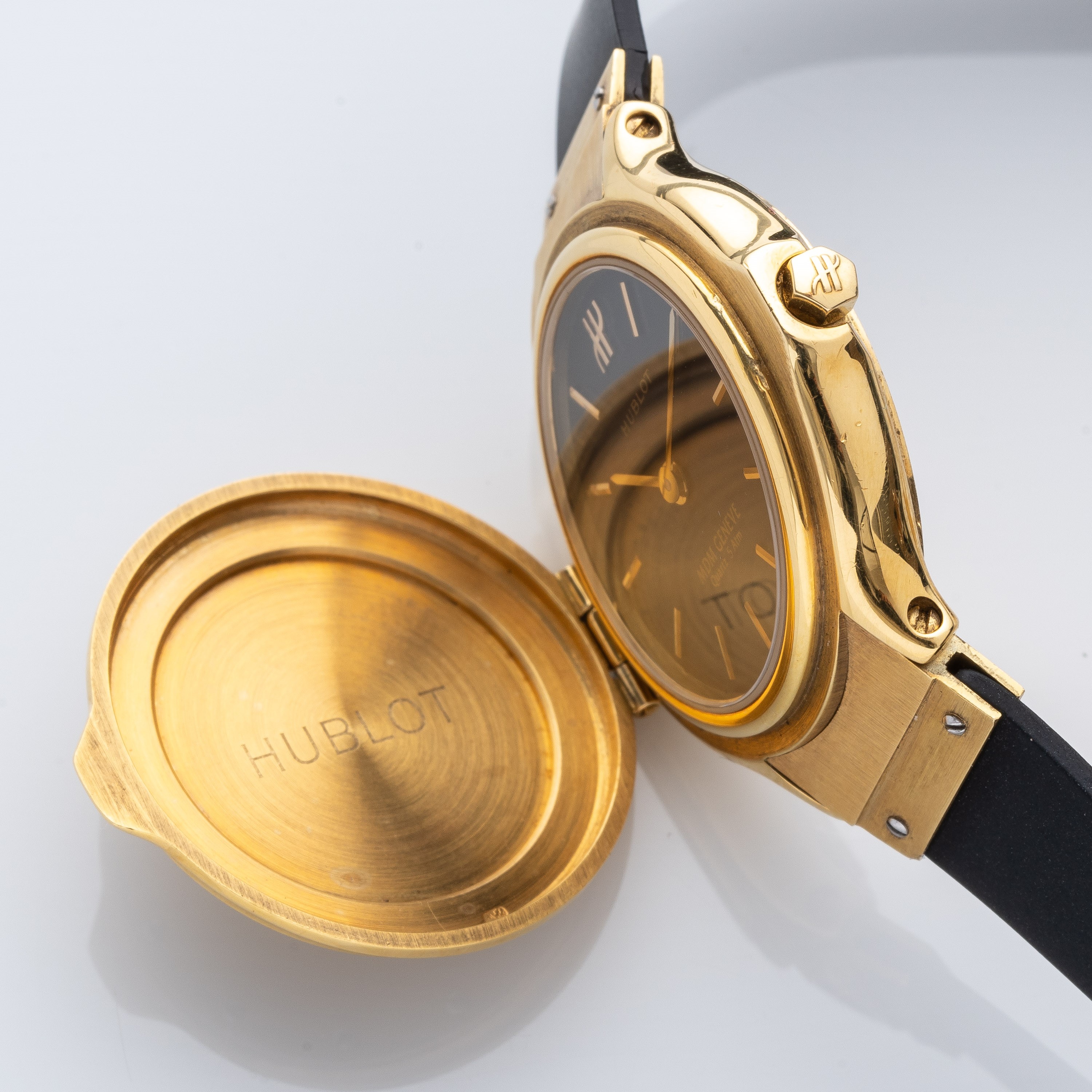 MDMOROLOGIO SOLO TEMPO DA DONNA AL QUARZO IN ORO GIALLO 18KT CON OBLO' LATERALE .
