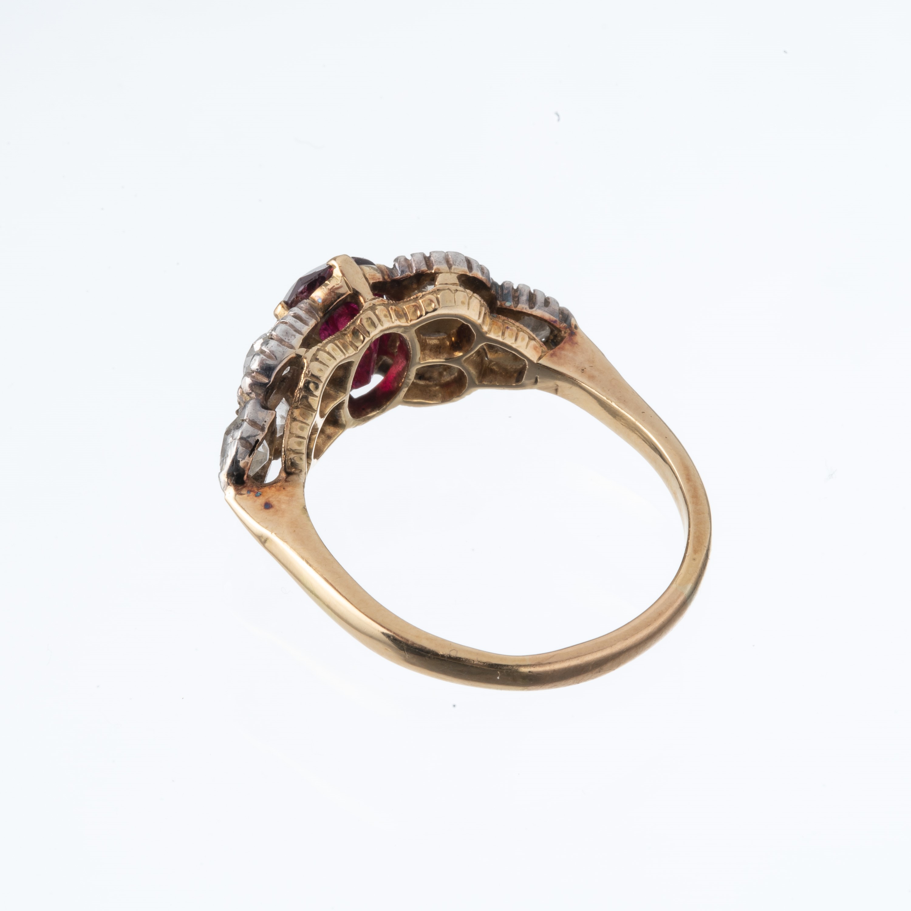 ANELLO IN ORO GIALLO 18KT E ARGENTO CON RUBINO E DIAMANTI