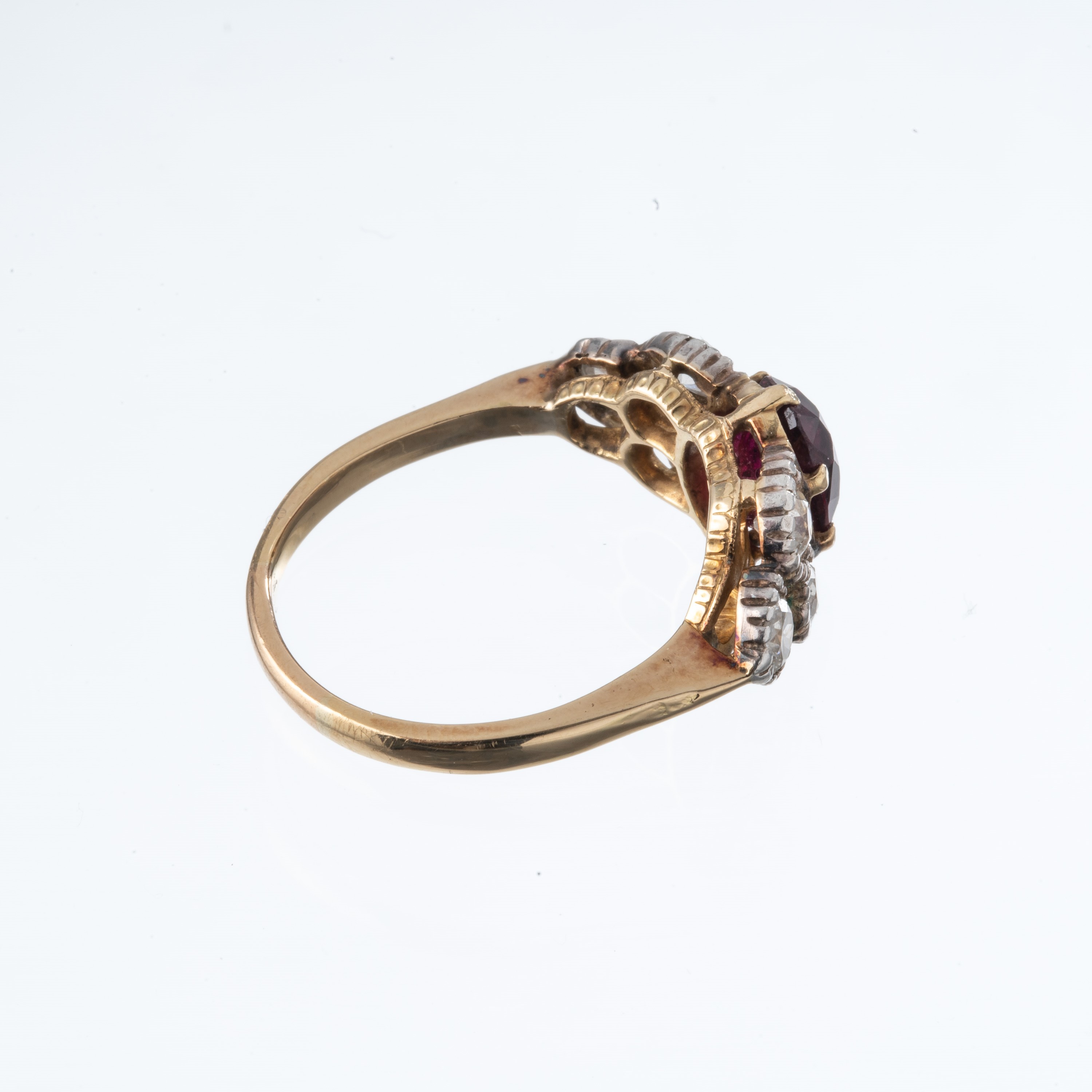 ANELLO IN ORO GIALLO 18KT E ARGENTO CON RUBINO E DIAMANTI