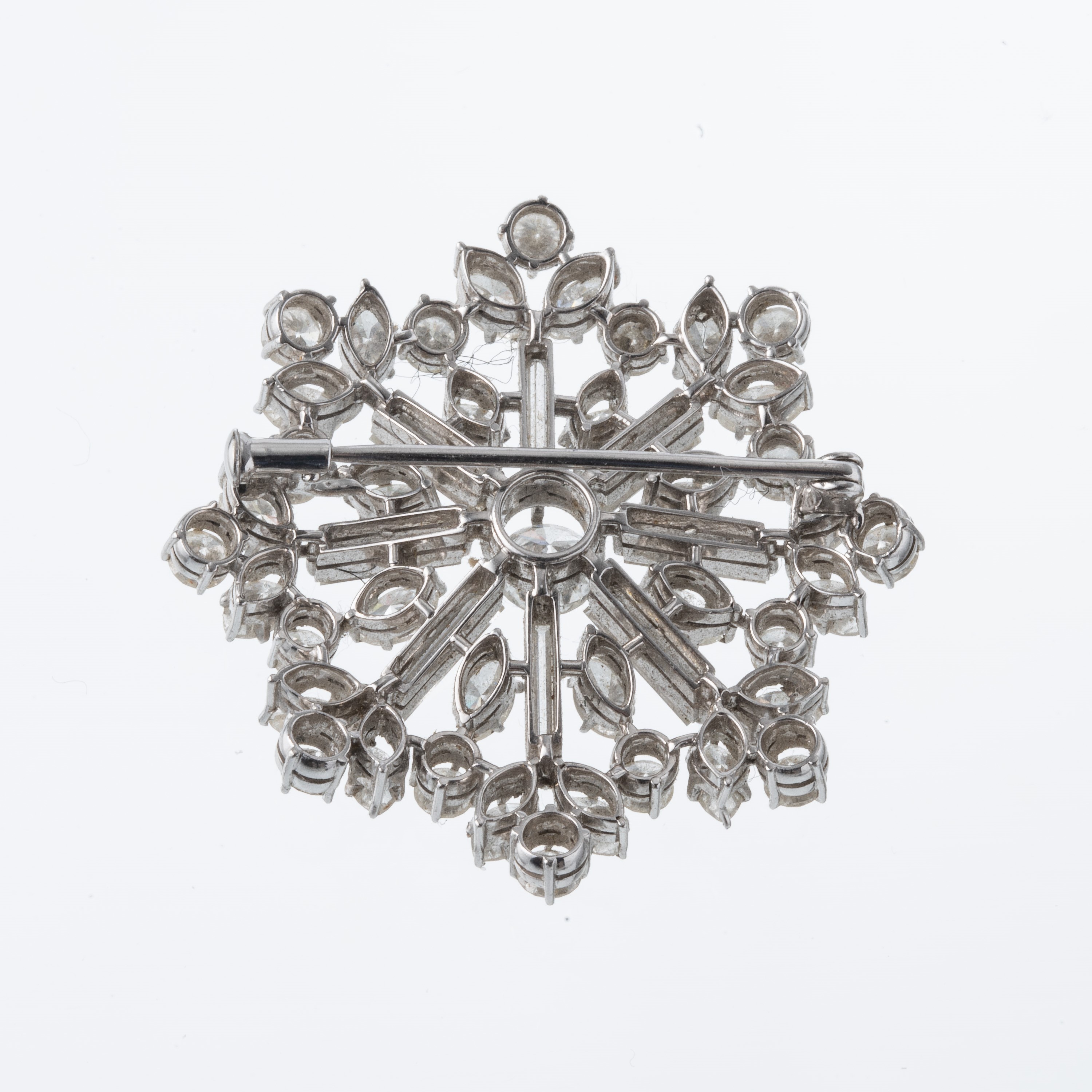 SPILLA A CIONDOLO IN ORO BIANCO 18KT E DIAMANTI