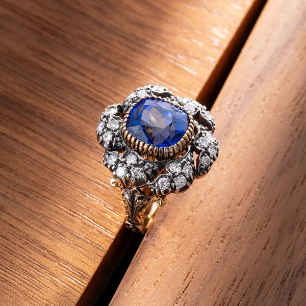 ANELLO IN ORO GIALLO 18KT CON DIAMANTI, TANZANITE E DIAMANTI  'HUIT HUIT'