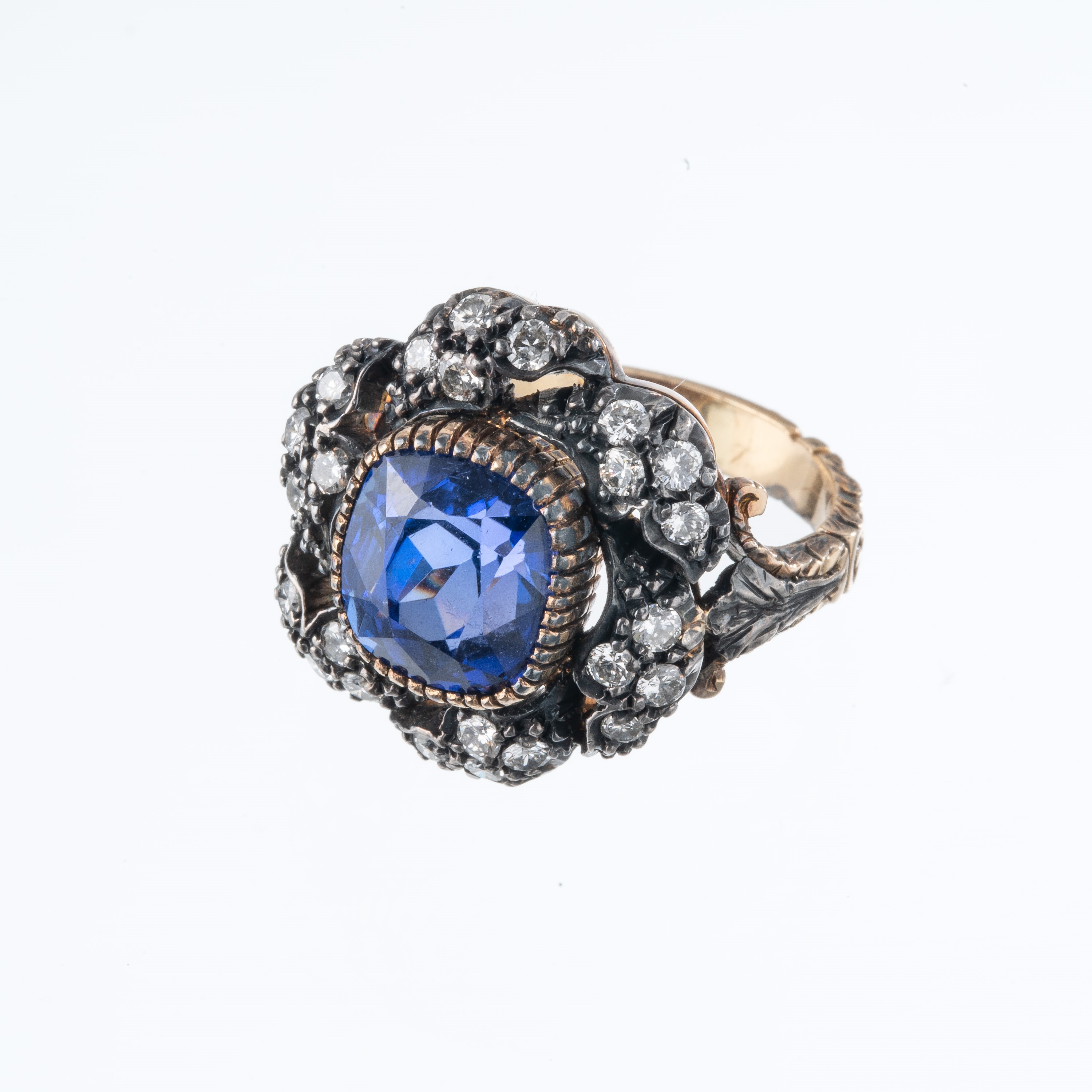 ANELLO IN ORO GIALLO 18KT CON DIAMANTI, TANZANITE E DIAMANTI 'HUIT HUIT'