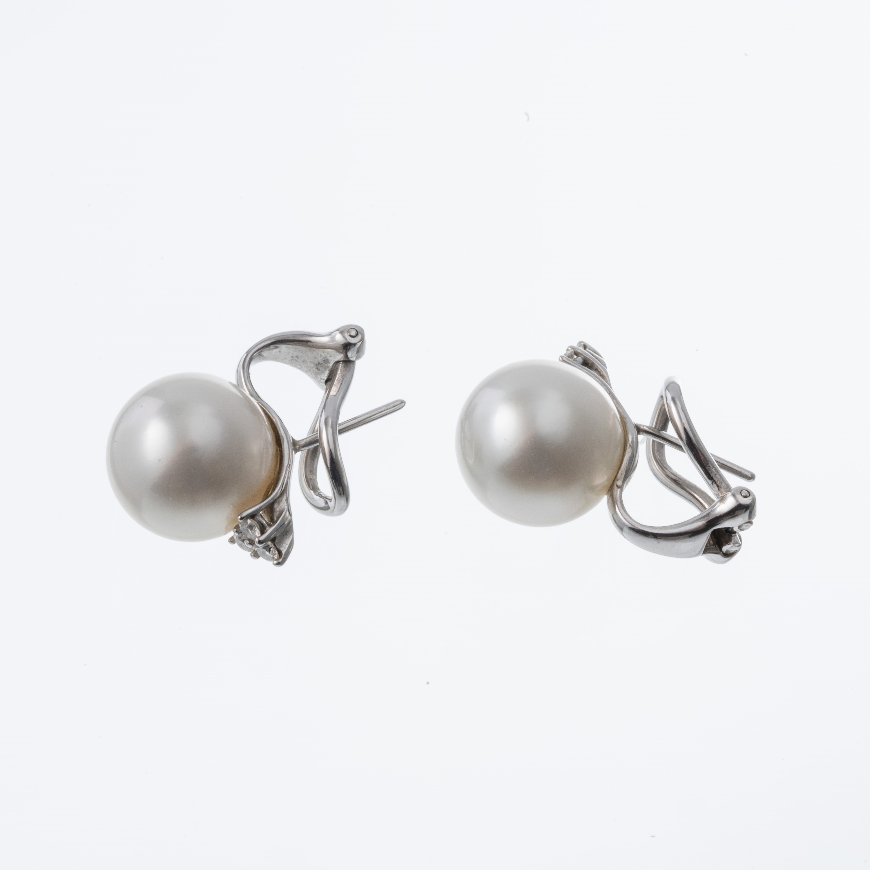 ORECCHINI IN ORO 18KT CON PERLE SOUTHSEA WHITE E DIAMANTI