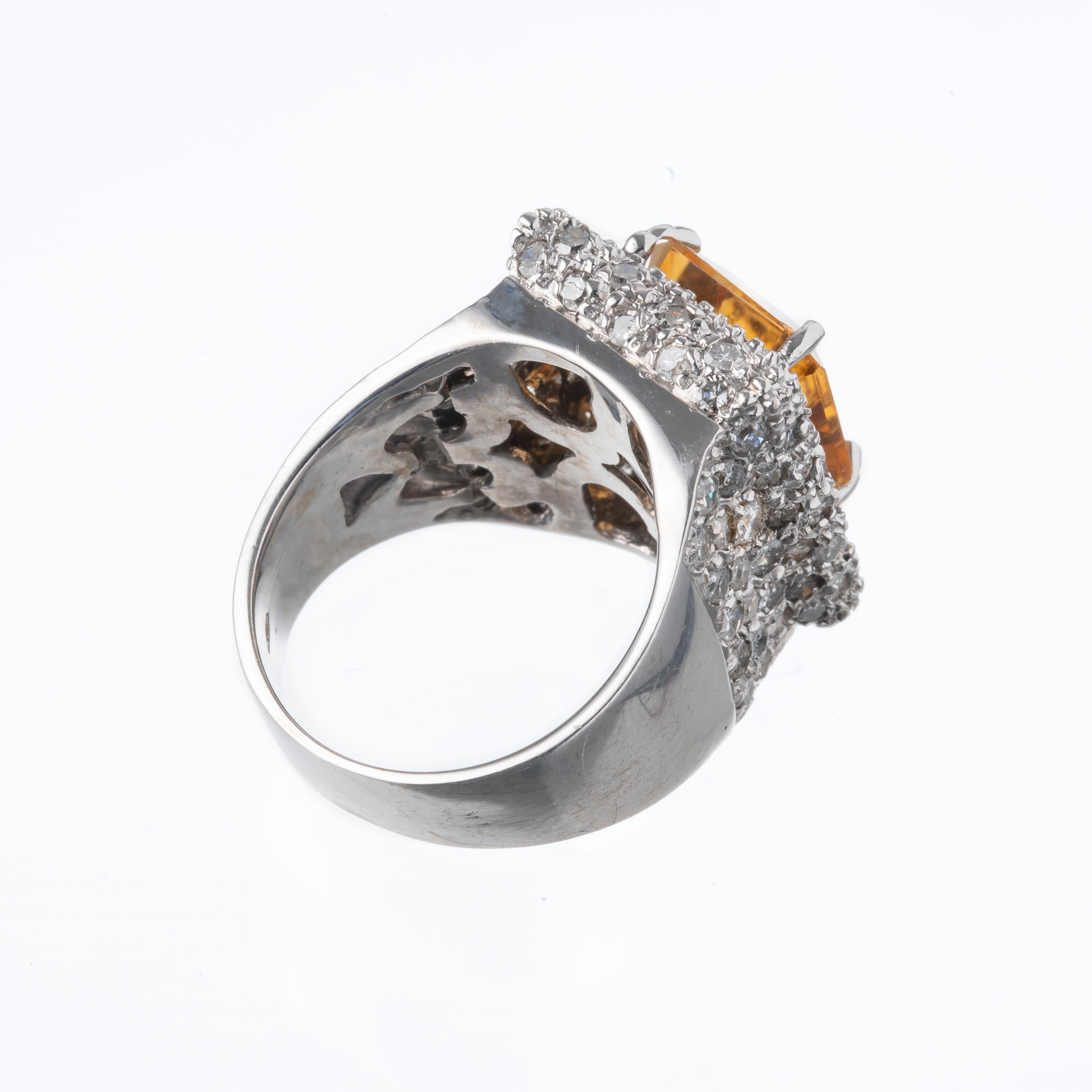 ANELLO IN ORO BIANCO 18KT DIAMANTI E QUARZI CITRINI