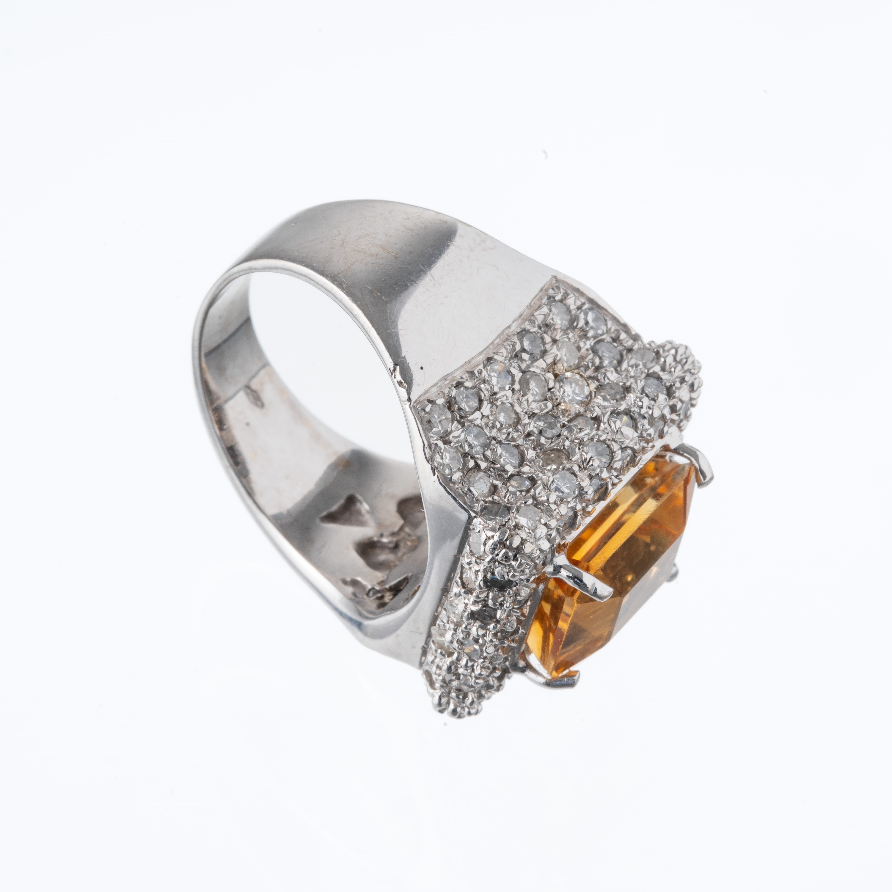 ANELLO IN ORO BIANCO 18KT DIAMANTI E QUARZI CITRINI