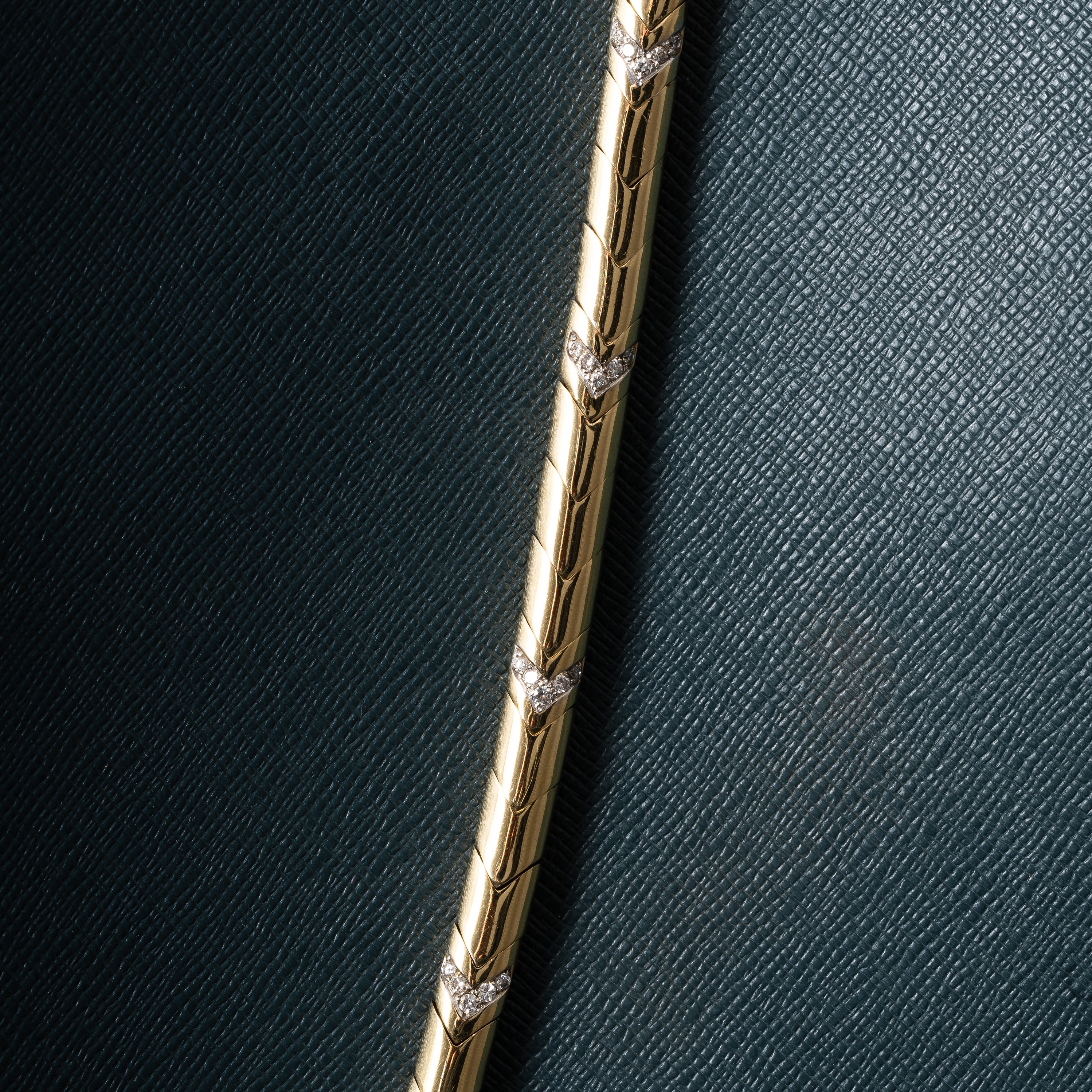 CARTIER - COLLANAGIROCOLLO CARTIER IN ORO GIALLO 18KT E DIAMANTI