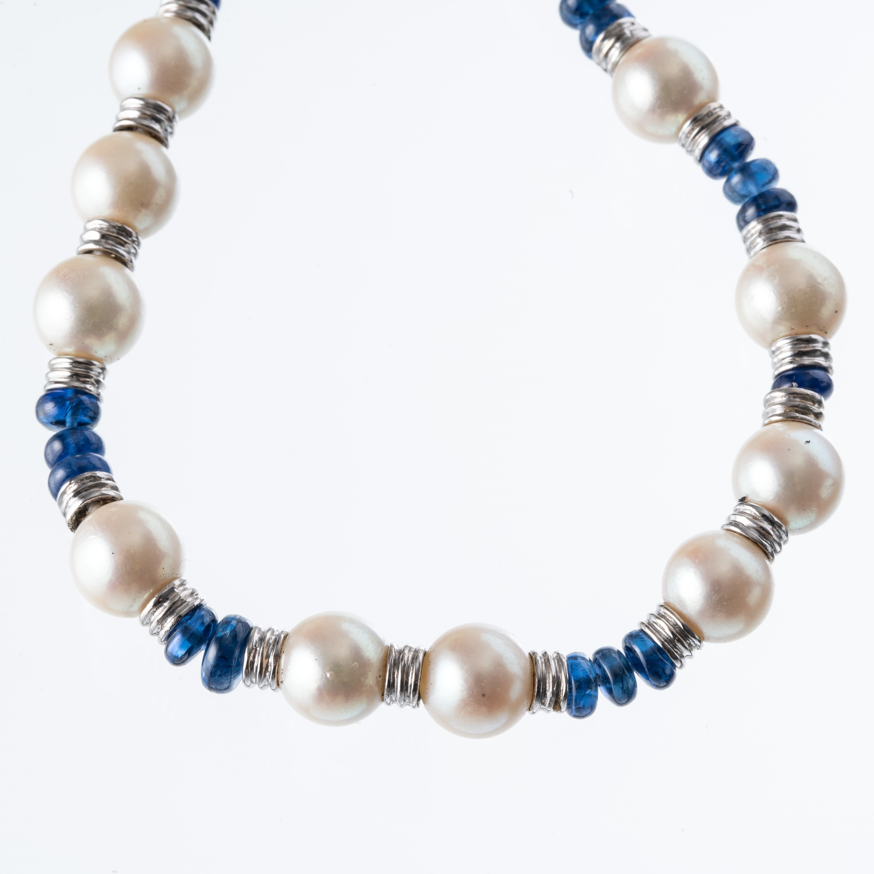 SALVADORI - COLLANAGIROCOLLO IN ORO BIANCO 18KT, PERLE E ZAFFIRI