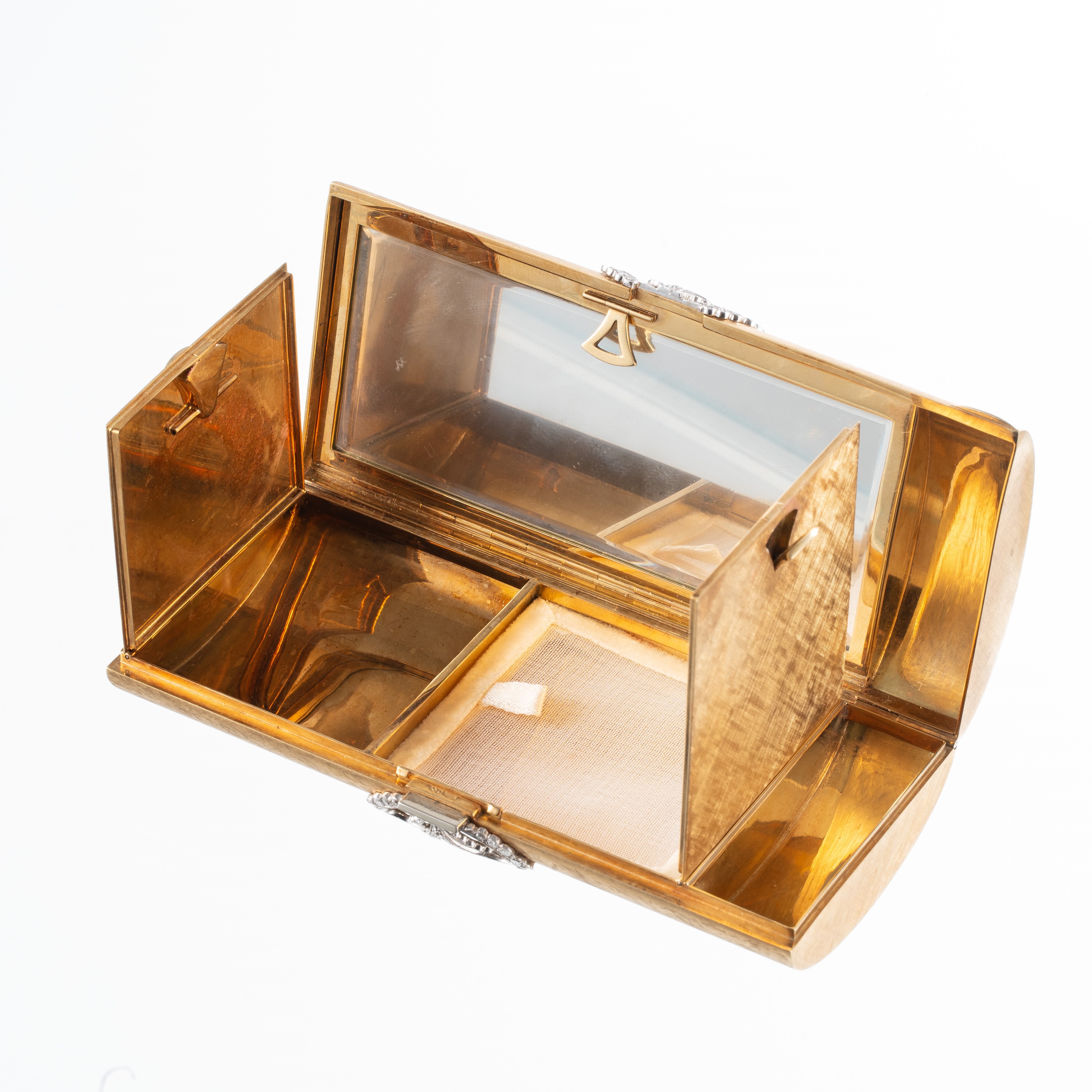 POCHETTE IN ORO 18 KT E DIAMANTI COMPLETA DI PETTINE, SPECCHIO E COMPARTO CIPRIA