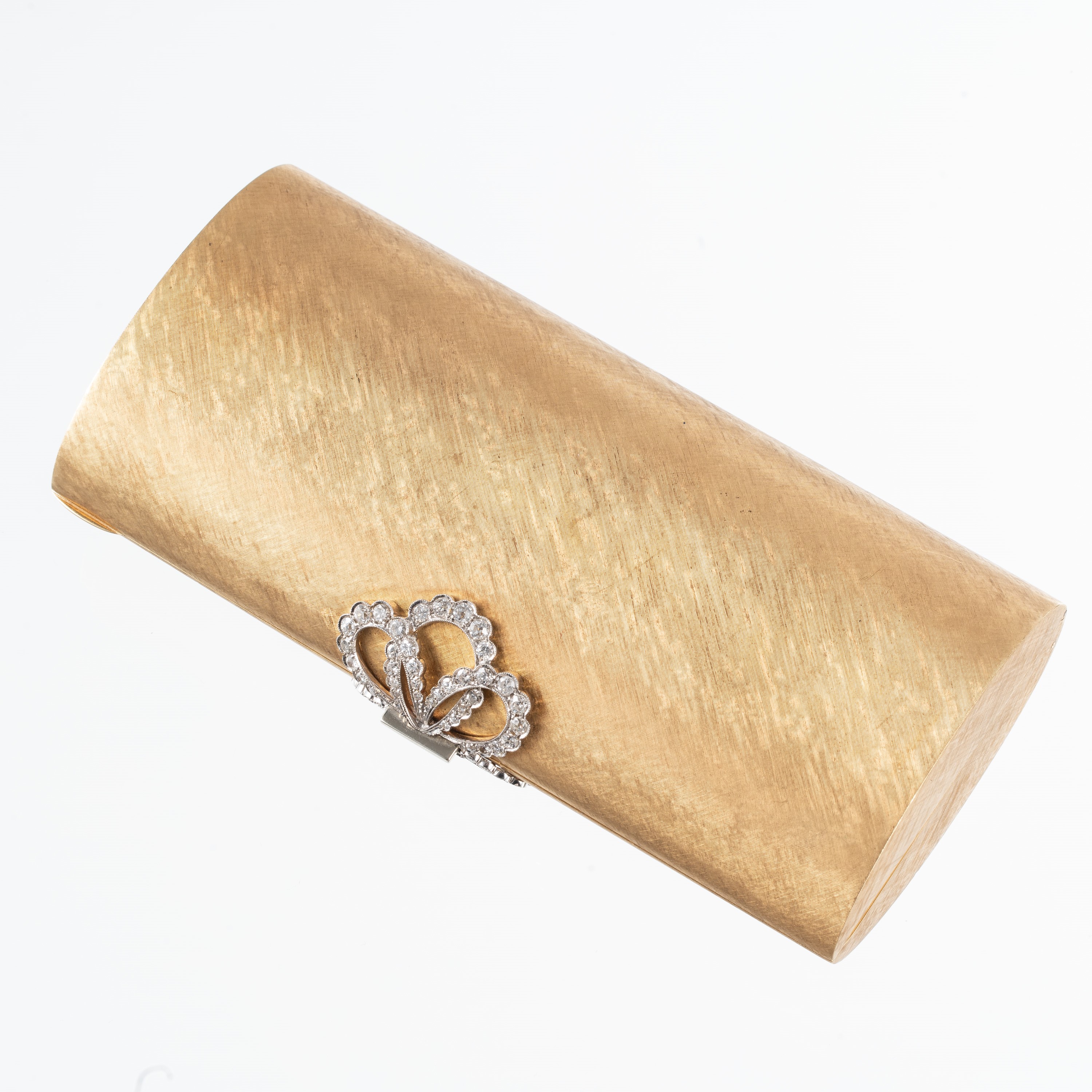 POCHETTE IN ORO 18 KT E DIAMANTI COMPLETA DI PETTINE, SPECCHIO E COMPARTO CIPRIA