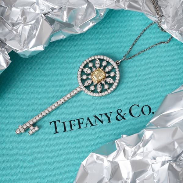 TIFFANY &amp; CO - TIFFANY&CO - COLLANA COLLANA CON CHIAVE IN PLATINO E DIAMANTI CUSHION