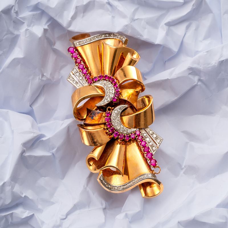 SPILLA IN 3 ELEMENTI IN ORO ROSA 18 KT CON PIETRE ROSSE E BRILLANTINI