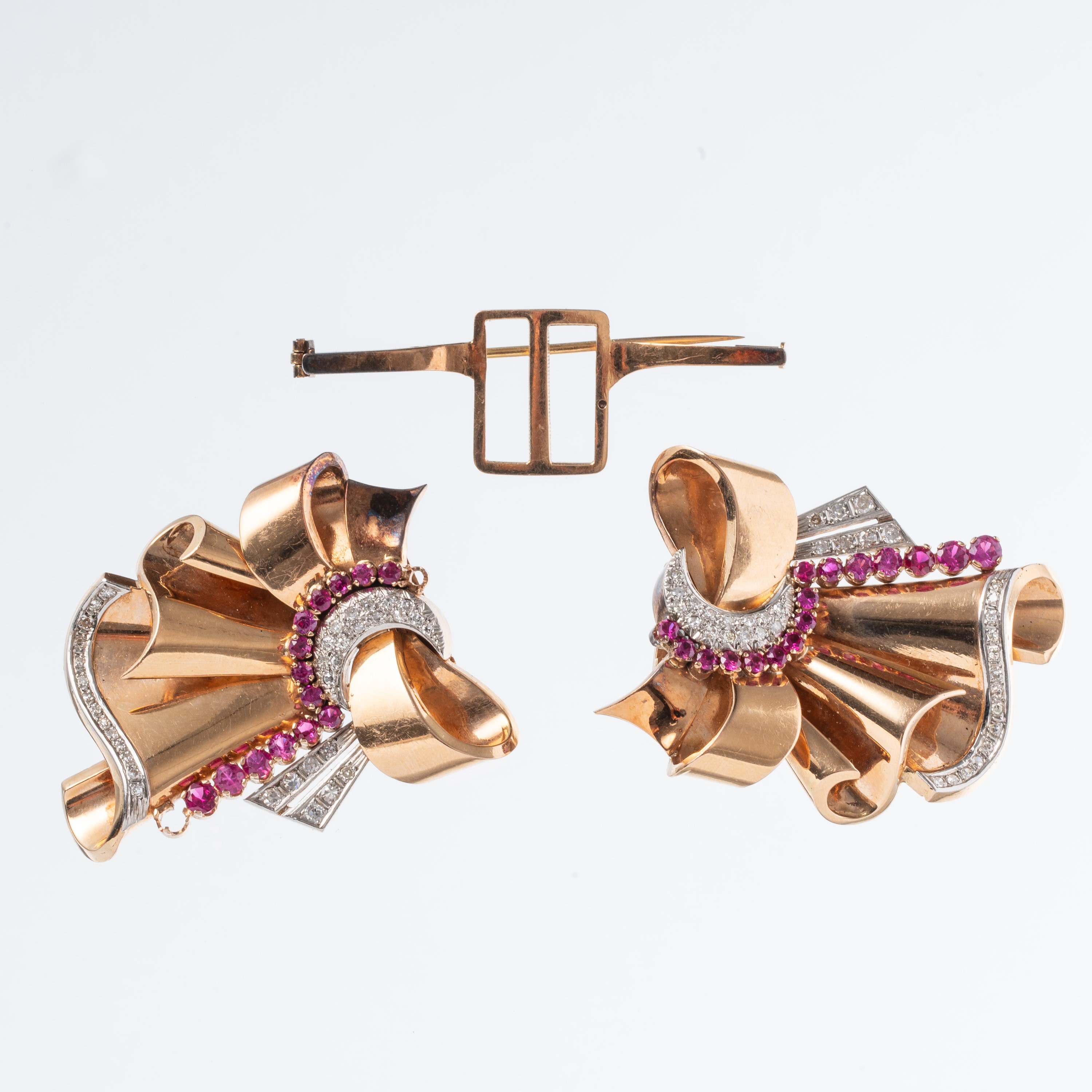 SPILLA IN 3 ELEMENTI IN ORO ROSA 18 KT CON PIETRE ROSSE E BRILLANTINI