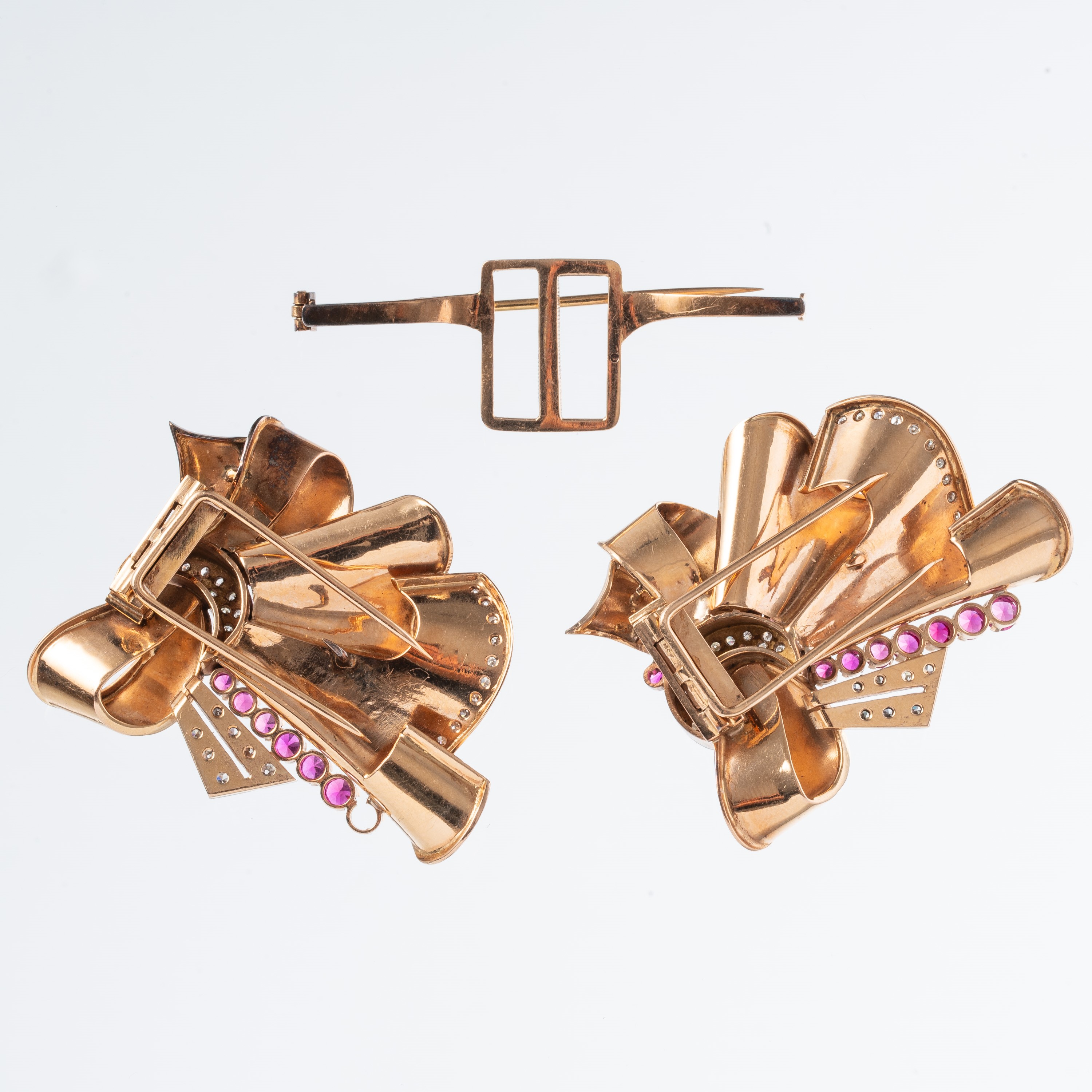 SPILLA IN 3 ELEMENTI IN ORO ROSA 18 KT CON PIETRE ROSSE E BRILLANTINI