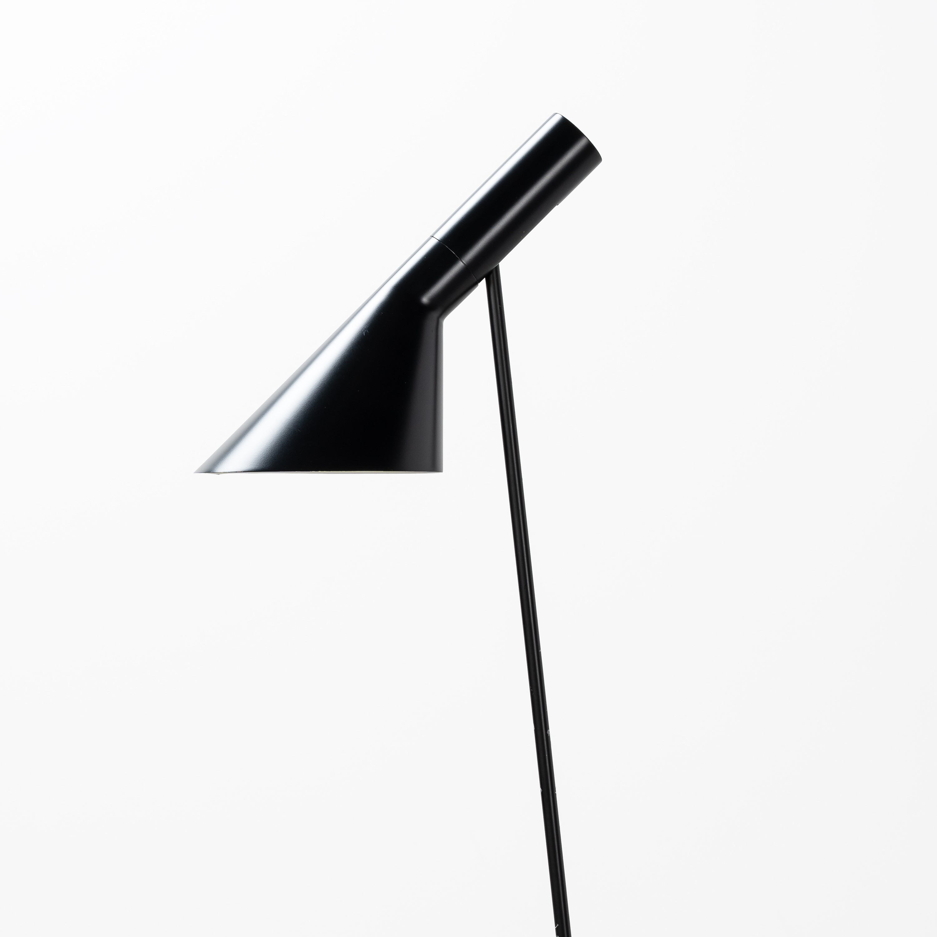 ARNE JACOBSEN, PIANTANA 'AJ'