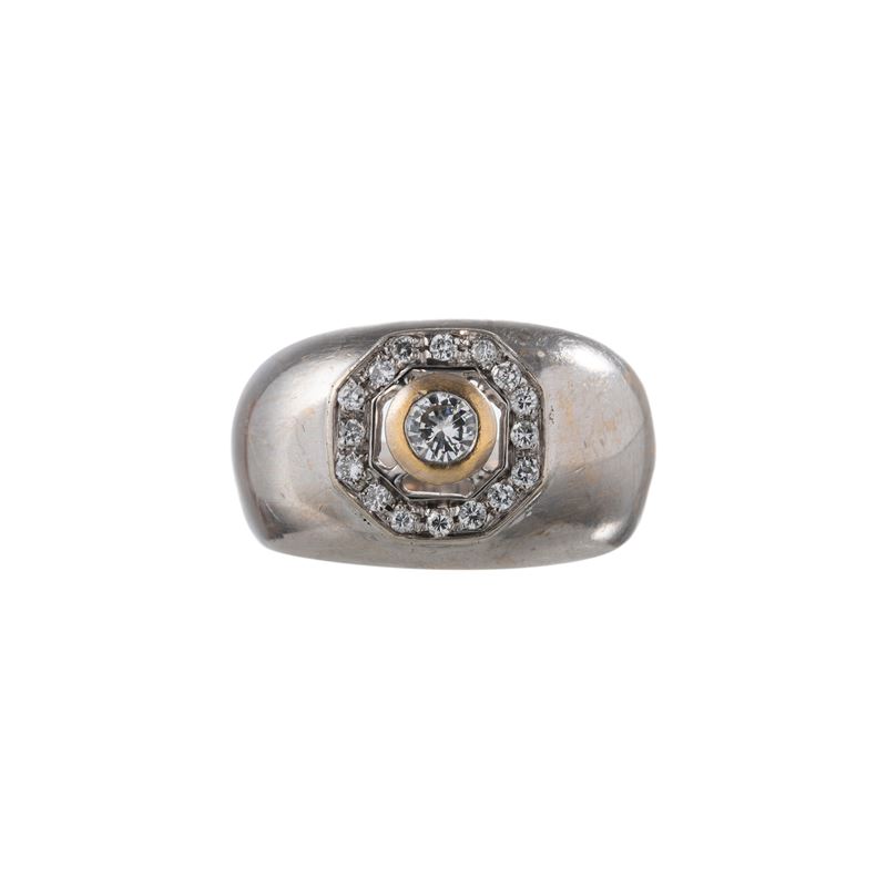 ANELLO FASCIA CON DIAMANTI IN ORO BIANCO 18 KT CON PIETRA CENTRALE E CONTORNO DI BRILLANTI