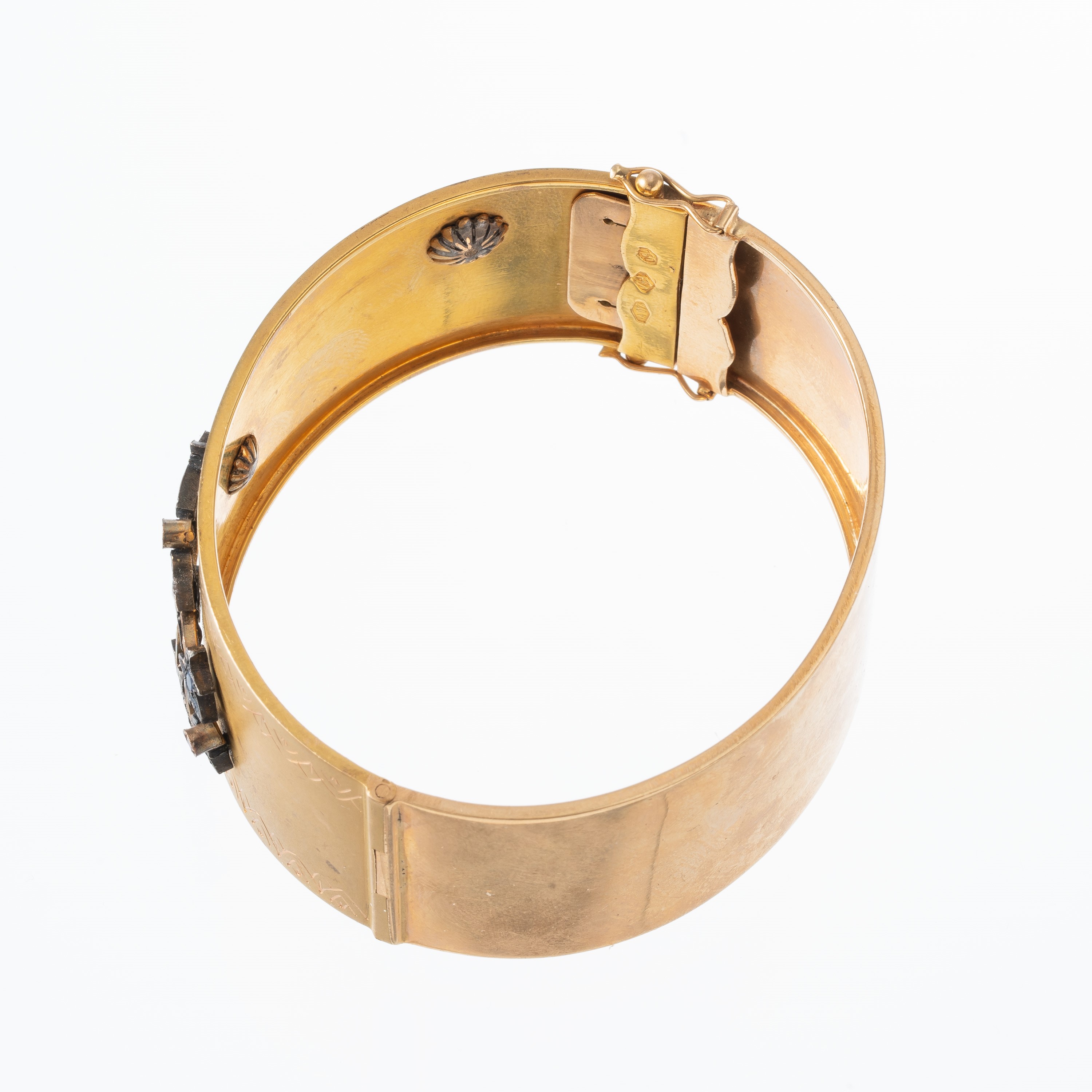 BRACCIALE ALLA SCHIAVA IN ORO GIALLO 18KT, ARGENTO BRUNITO, ROSETTE DI DIAMANTI