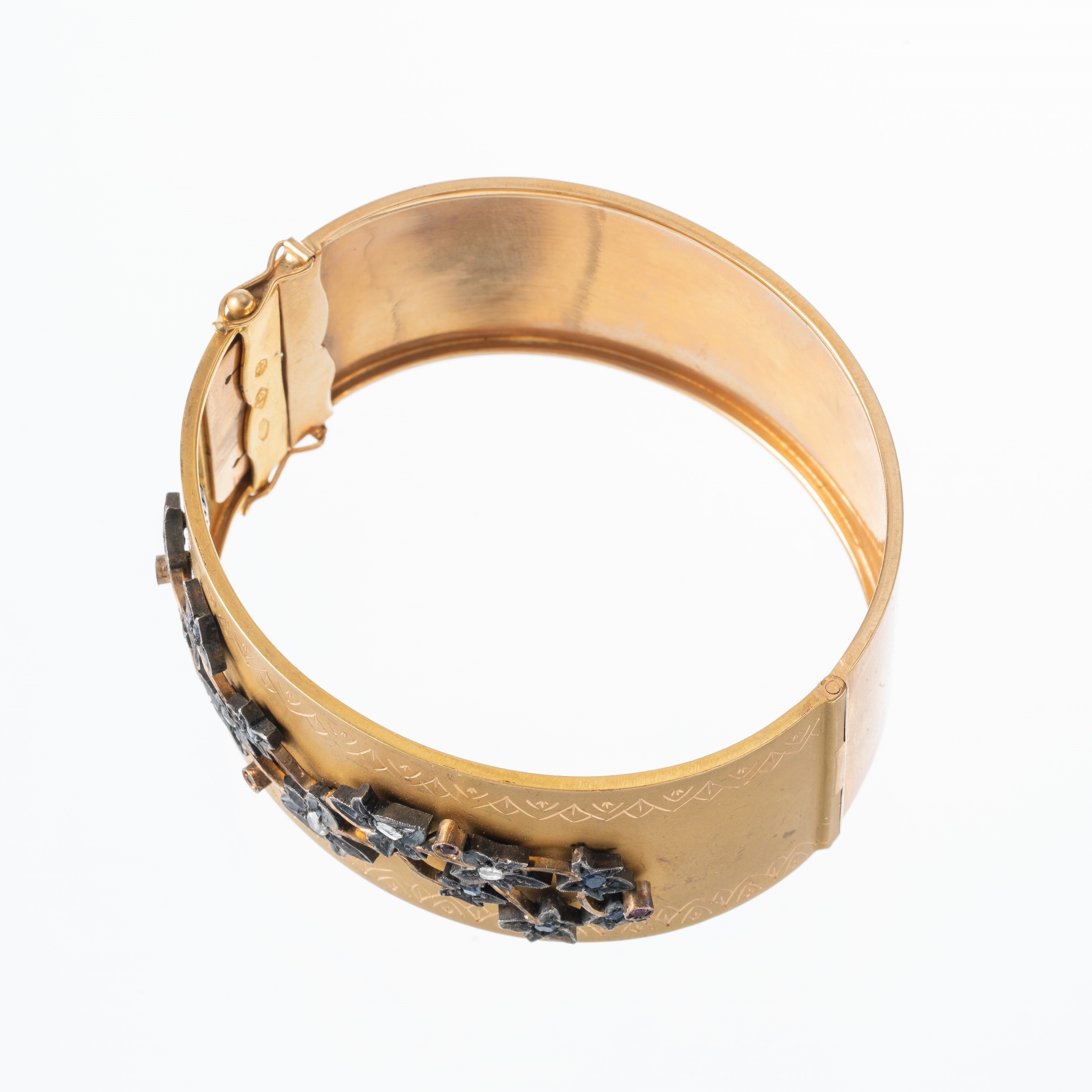 BRACCIALE ALLA SCHIAVA IN ORO GIALLO 18KT, ARGENTO BRUNITO, ROSETTE DI DIAMANTI