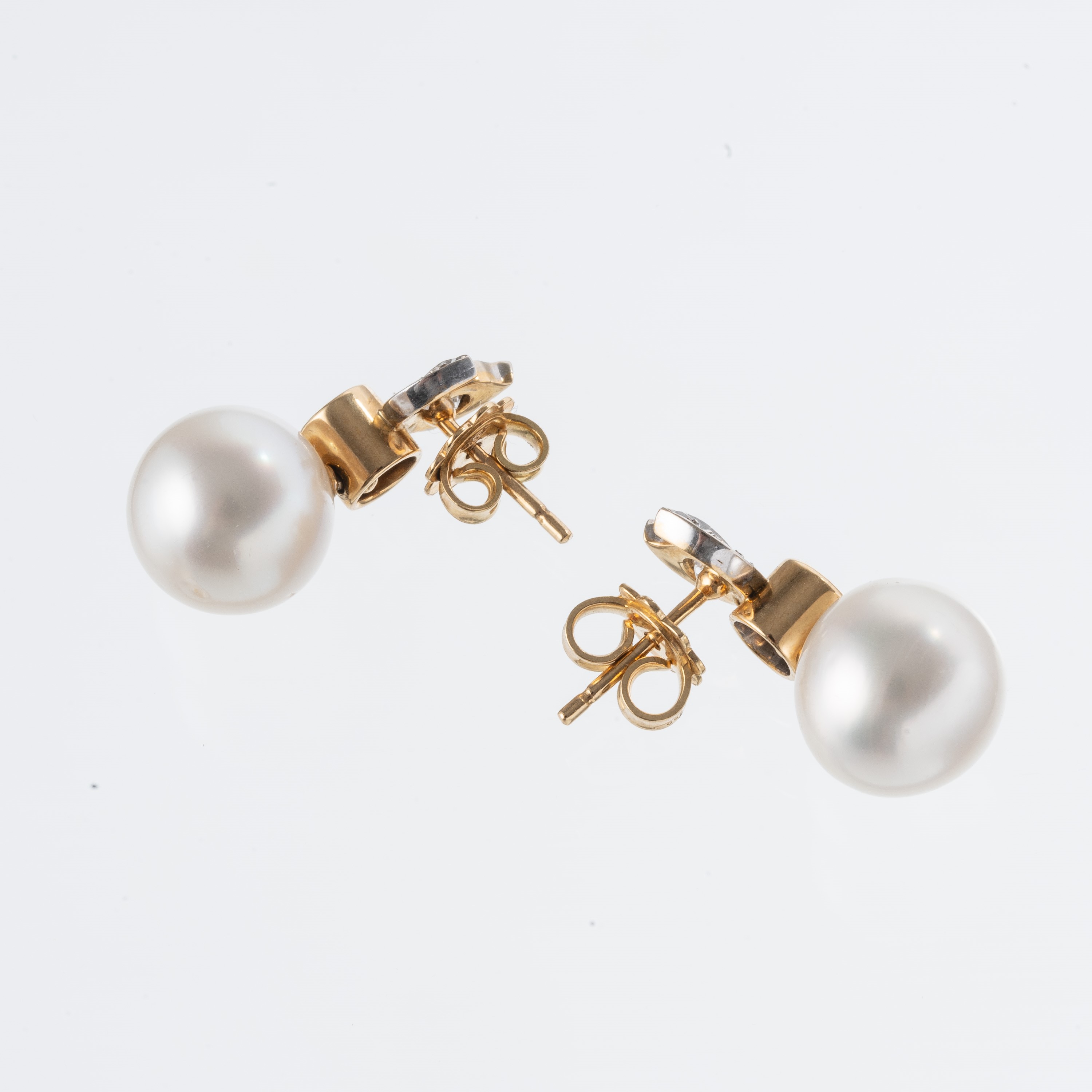 ORECCHINI IN ORO GIALLO 18 KT CON PERLE DI MARE COLTIVATE E BRILLANTI