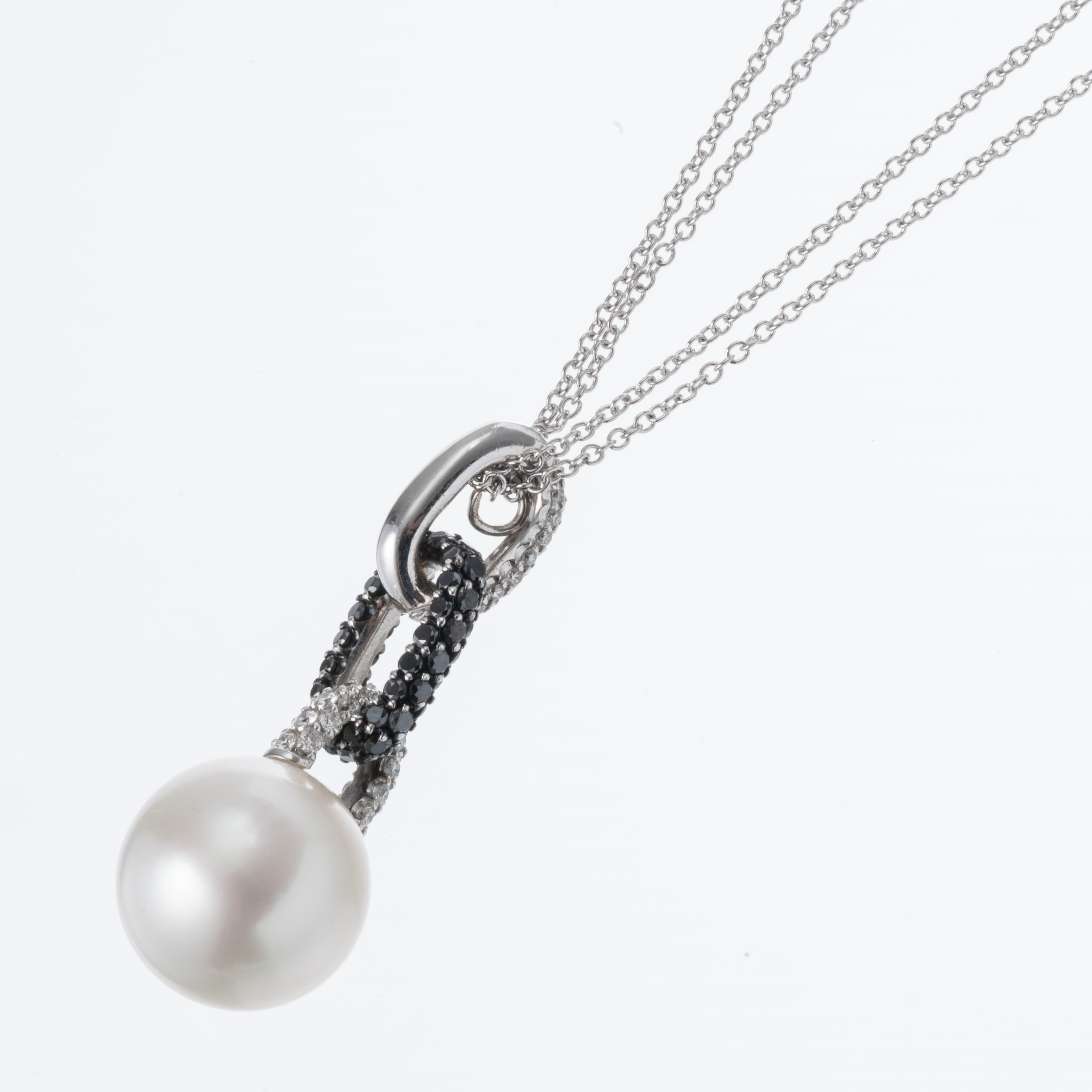 GIROCOLLO IN ORO BIANCO 18 KT CON PERLA COLTIVATA DI MARE