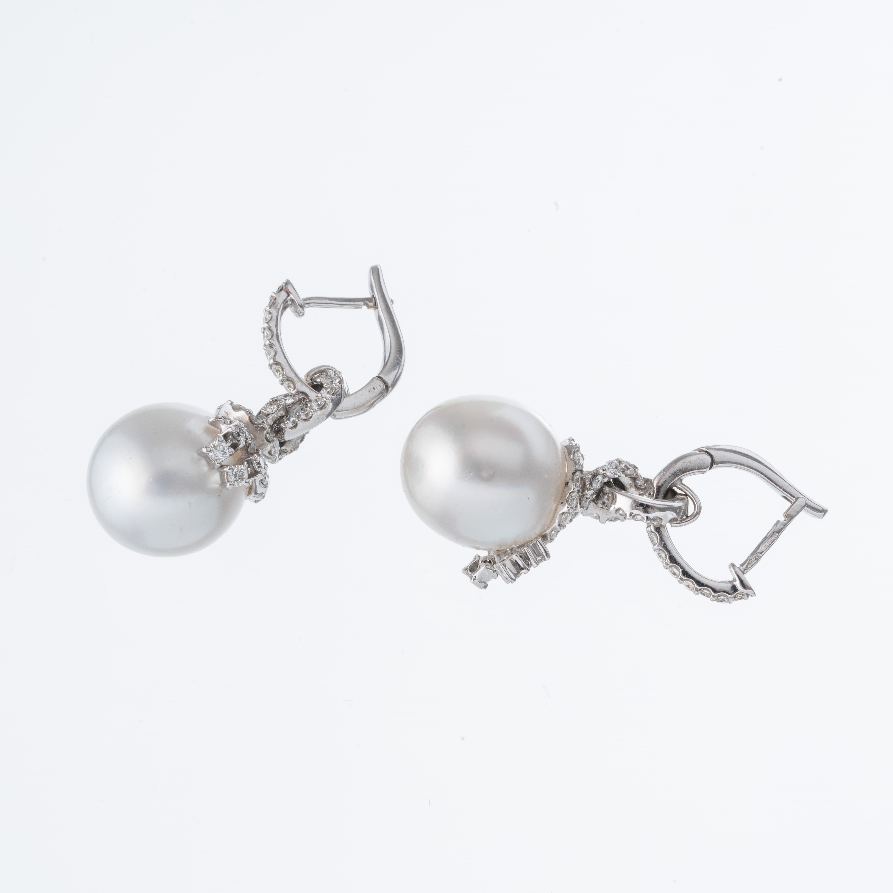 ORECCHINI IN ORO BIANCO 18 KT CON PERLE BAROCCHE E BRILLANTI
