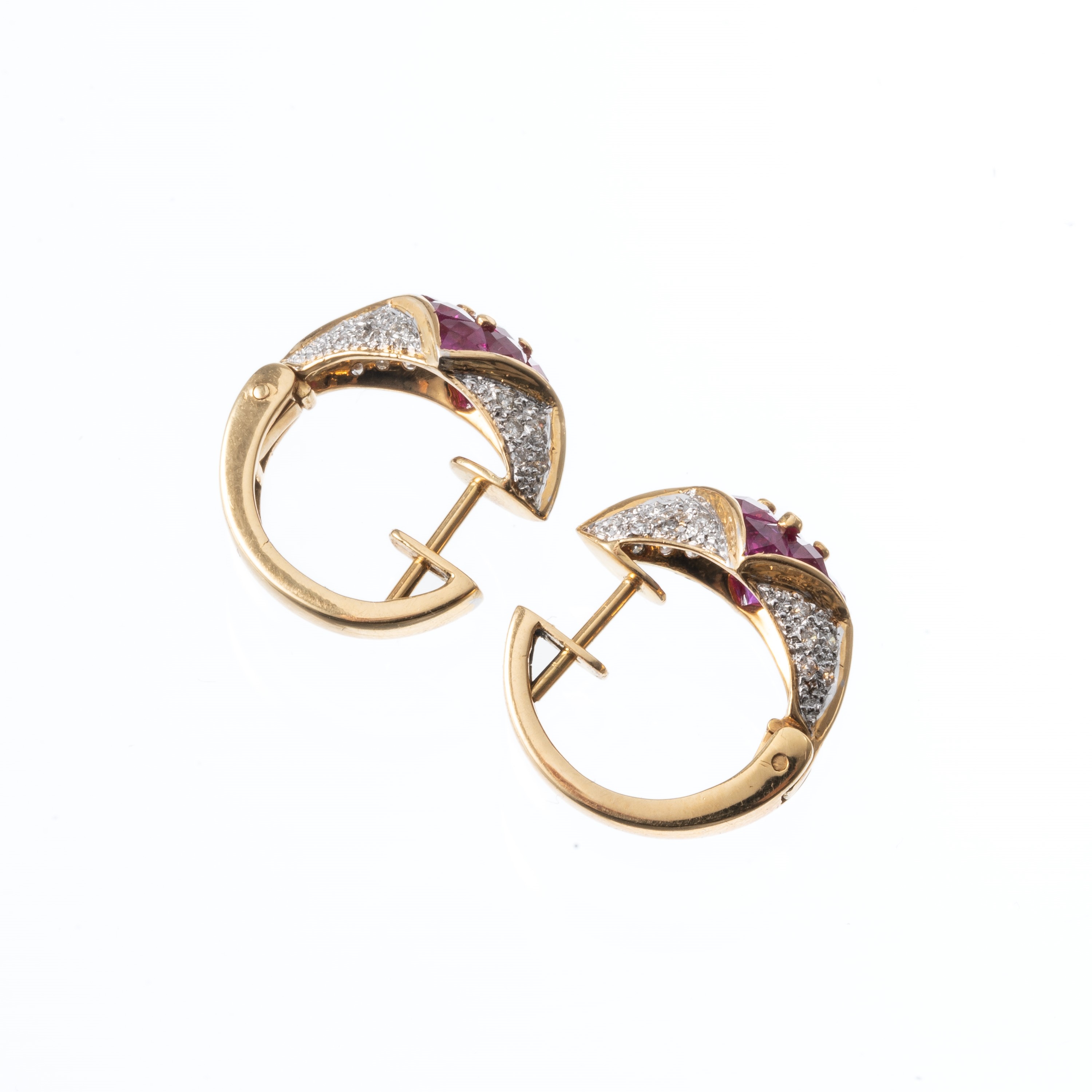 ORECCHINI IN ORO GIALLO 18 KT A CERCHIO CON RUBINI SINTETICI E BRILLANTI