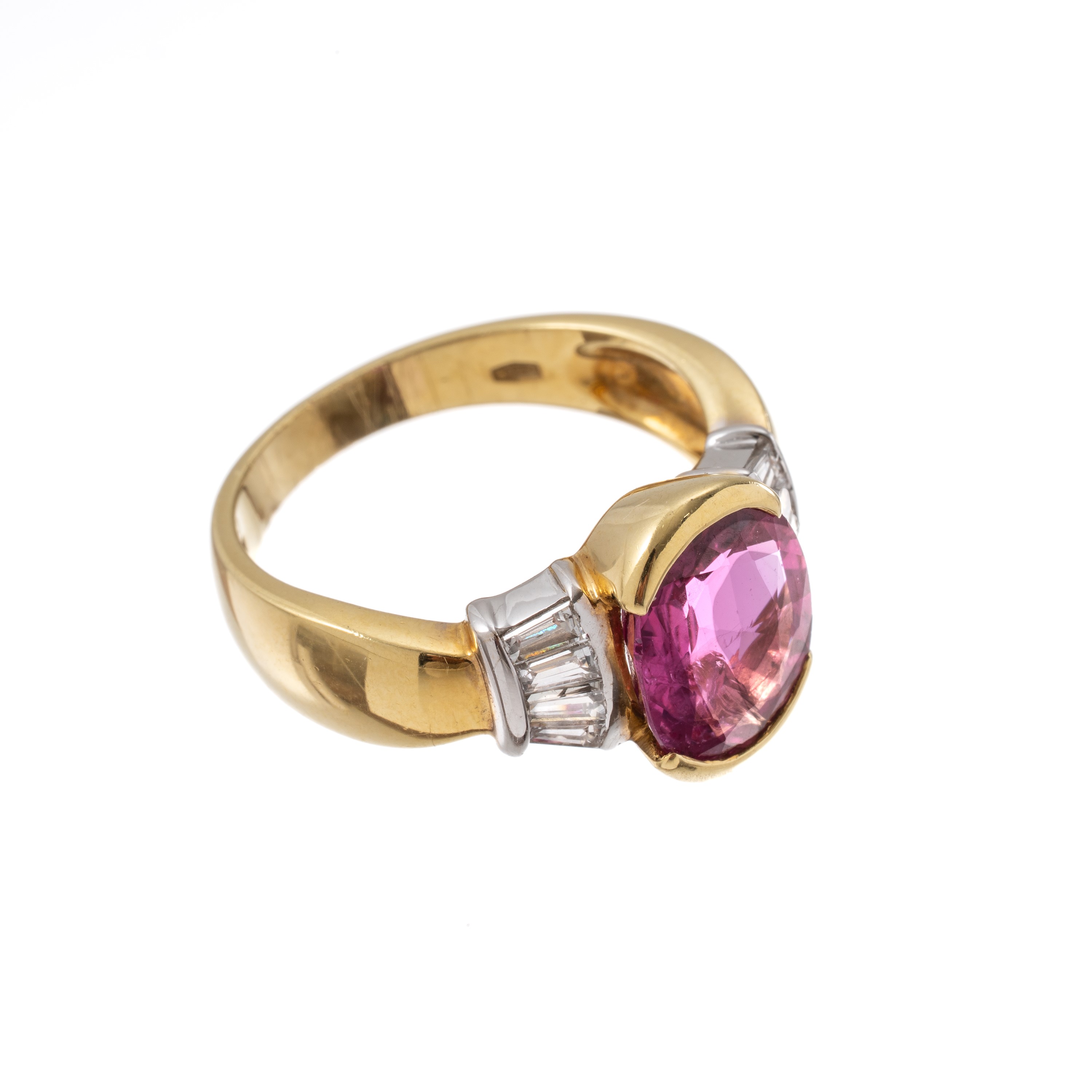 ANELLO IN ORO GIALLO 18 KT E ORO BIANCO 18KT CON RUBINO OVALE CHIARO CON OTTIMA TRASPARENZA NON C...