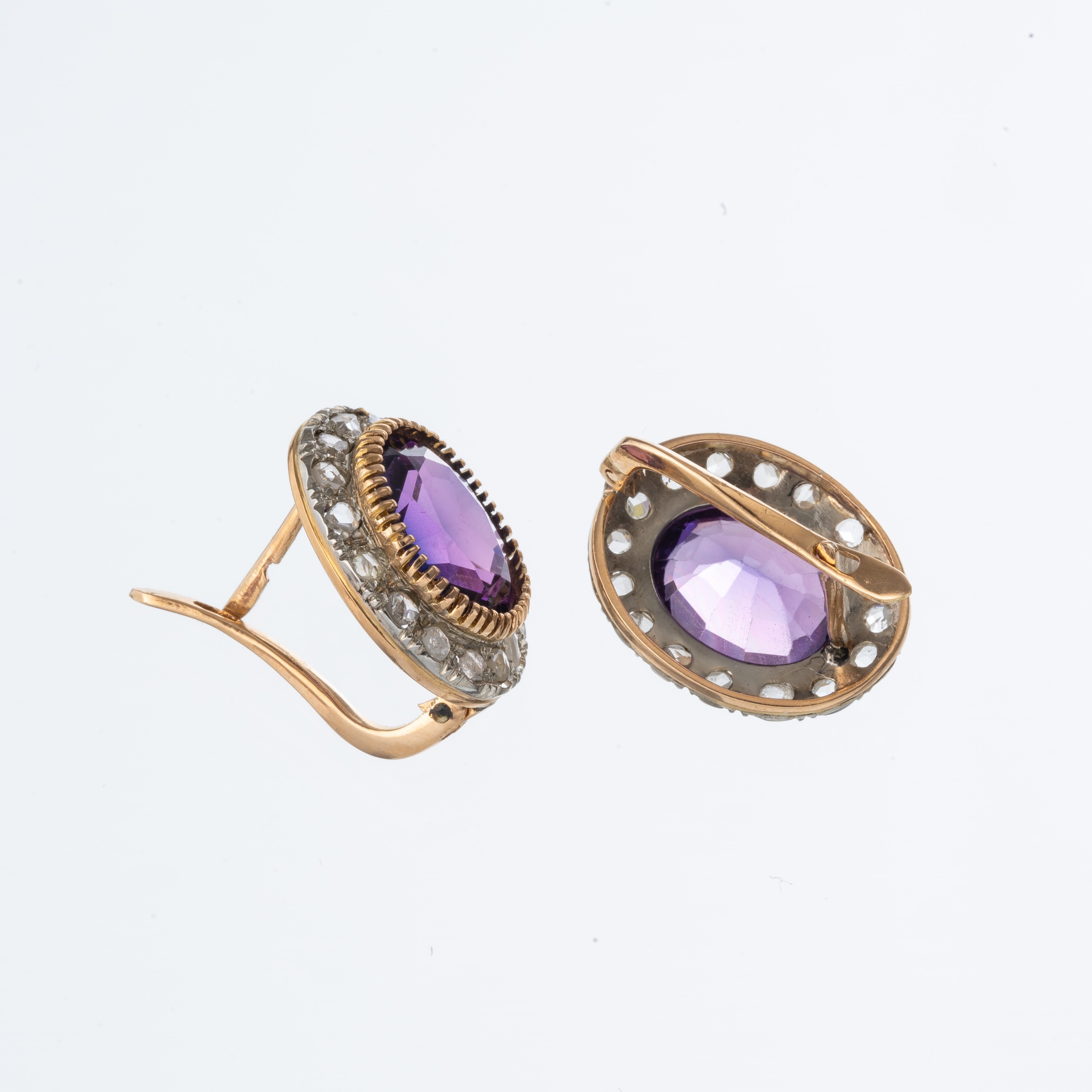 ORECCHINI IN ORO 18 KT GIALLO CON PIETRA VIOLA E CONTORNO DI DIAMANTI CORONE’