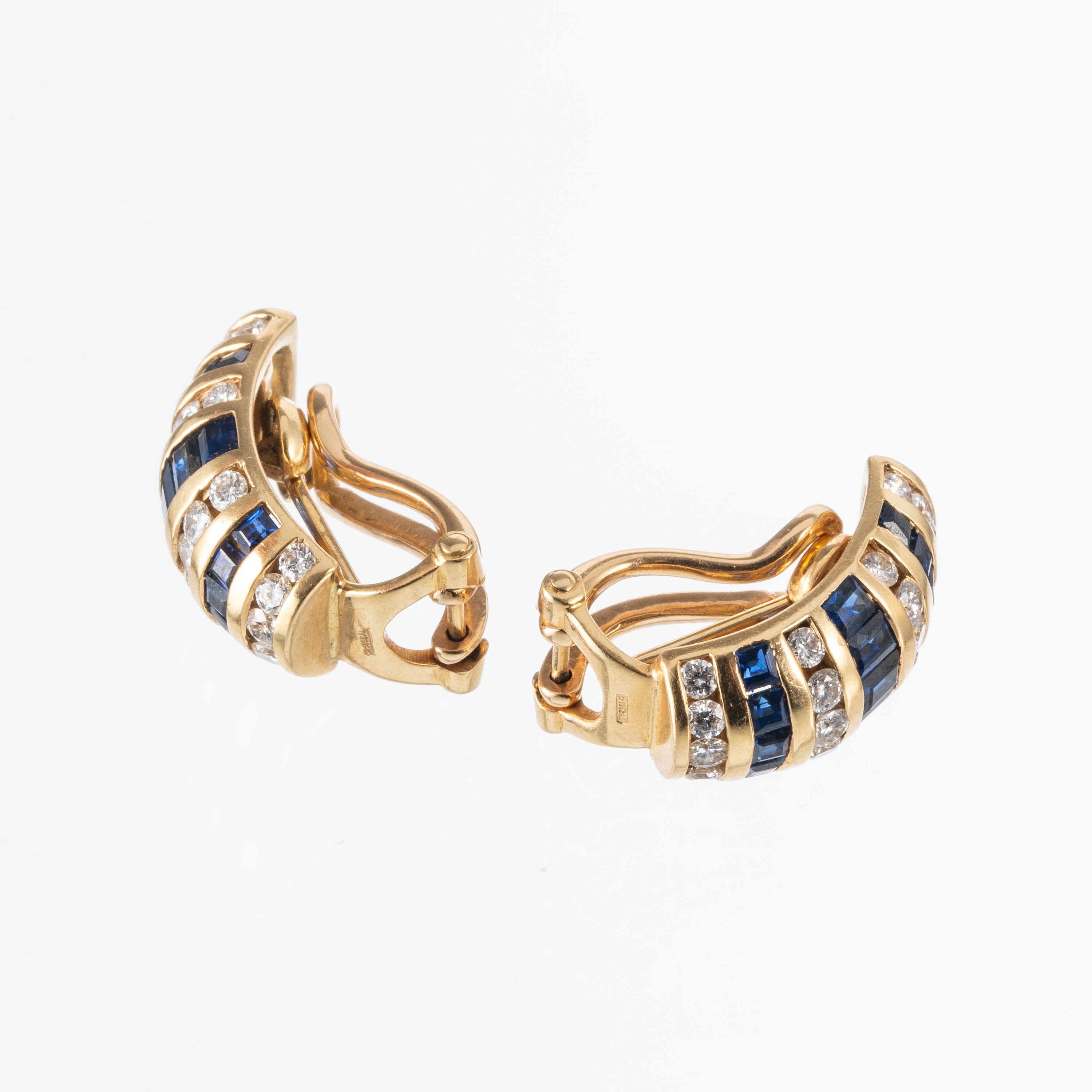 ORECCHINI IN ORO GIALLO 18KT CON ZAFFIRI CARRE' E DIAMANTI