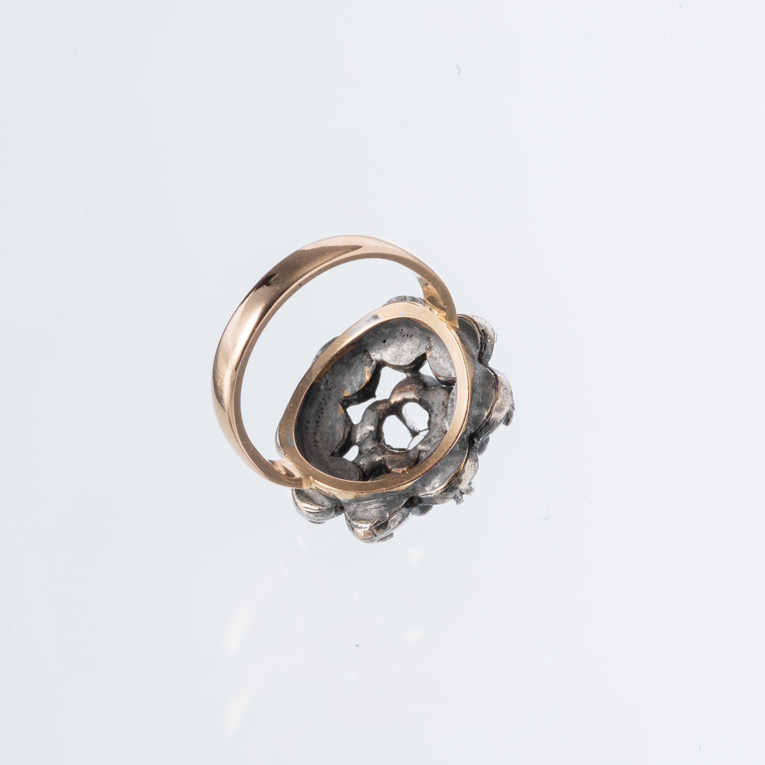 2 ANELLI IN ORO GIALLO 18 KT E ARGENTO CON ROSETTE DI DIAMANTE MONTATE A NOTTE