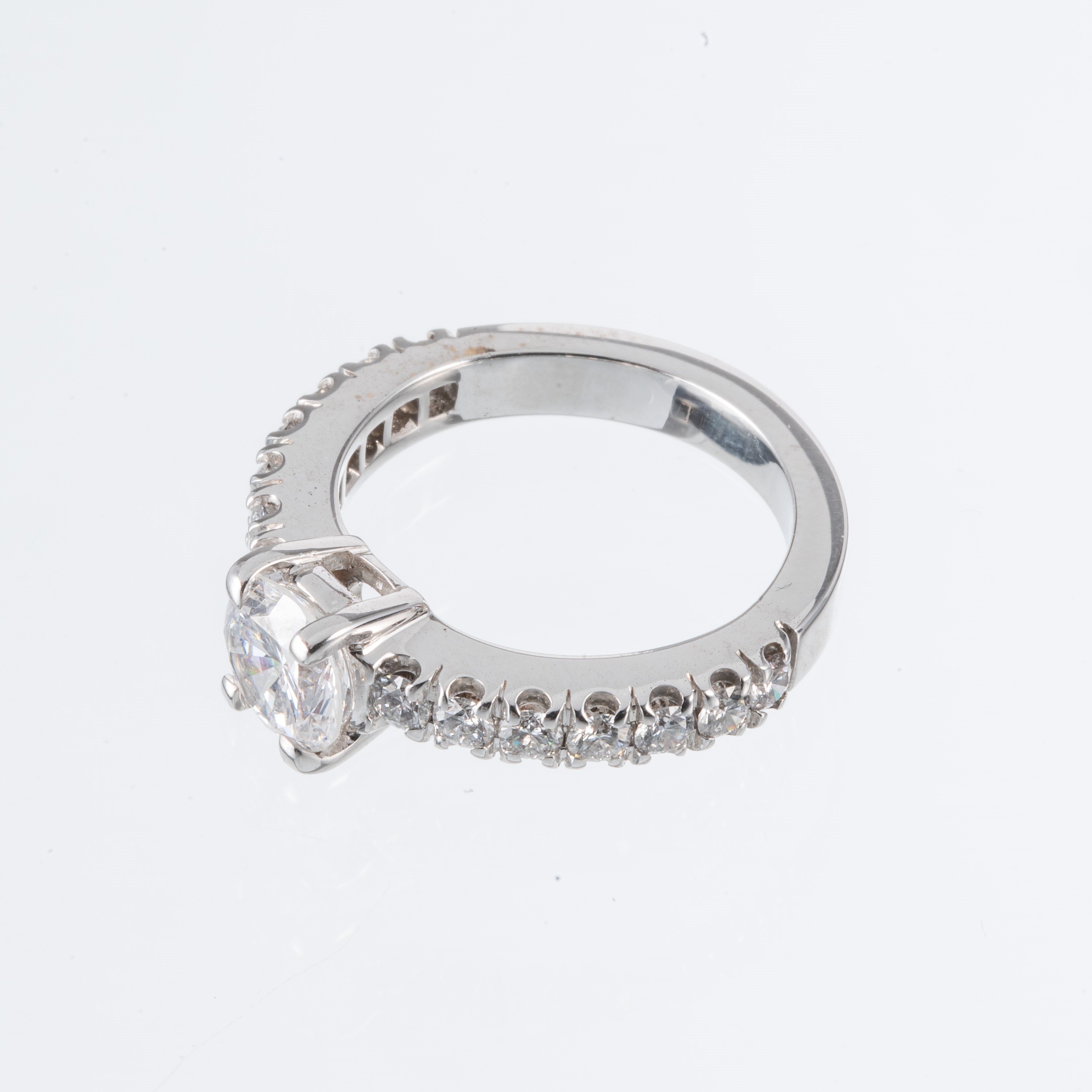 ANELLO SOLITARIO IN ORO BIANCO 18KT CON DIAMANTI
